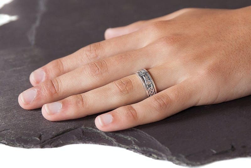 Can Men Wear Claddagh Rings?