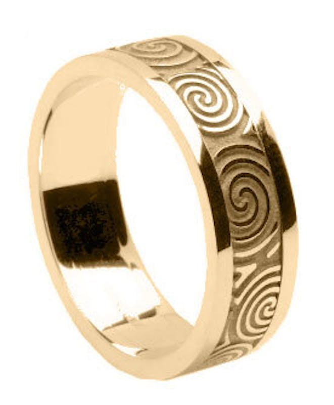 Striking 18K Yellow Gold Newgrange 8.1mm Ring For Men