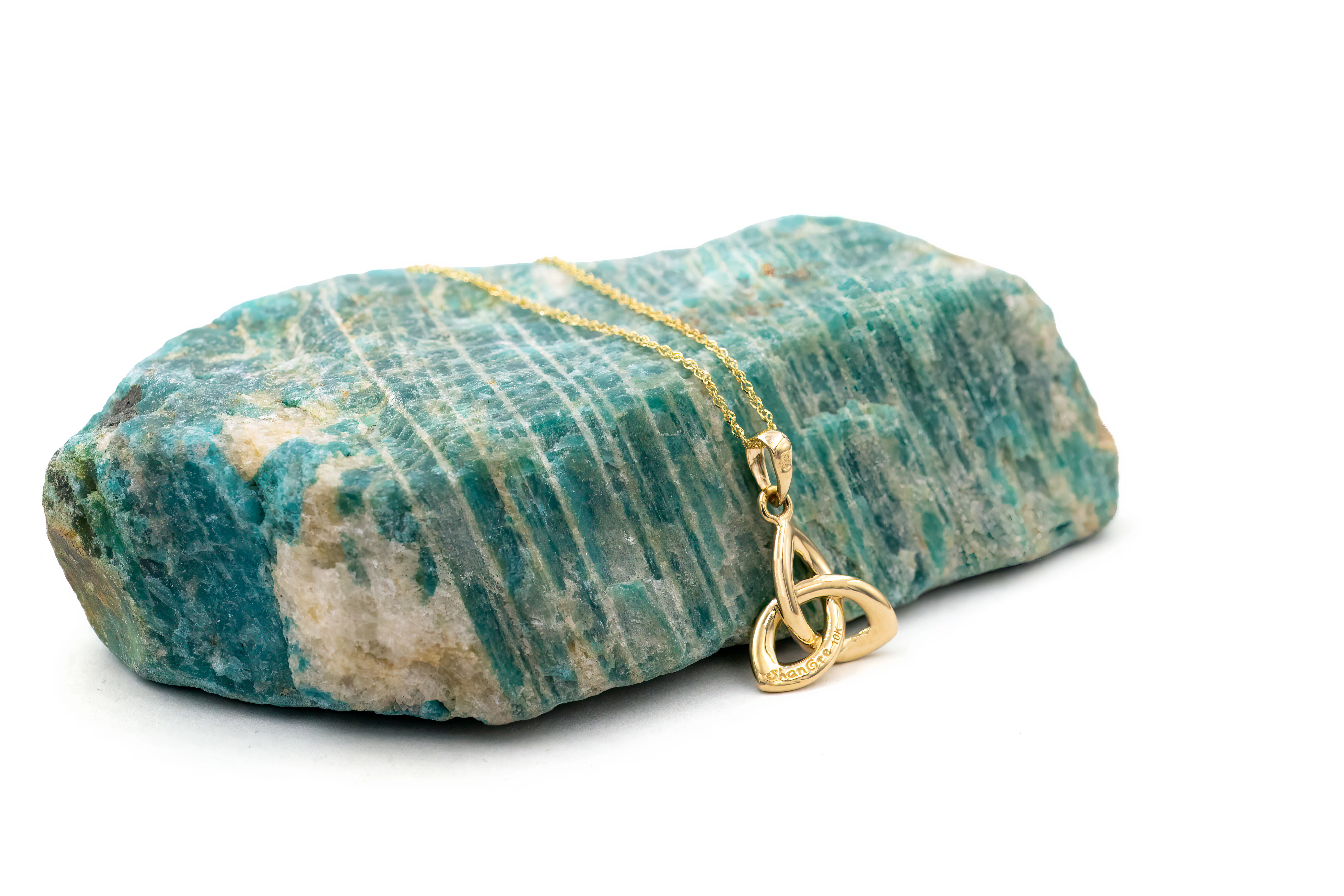 Womens Irish 10K Yellow Gold Trinity Knot Necklace. Side View.