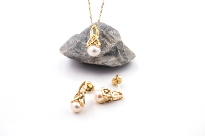 Striking Yellow Gold Trinity Knot Gift Set For Women