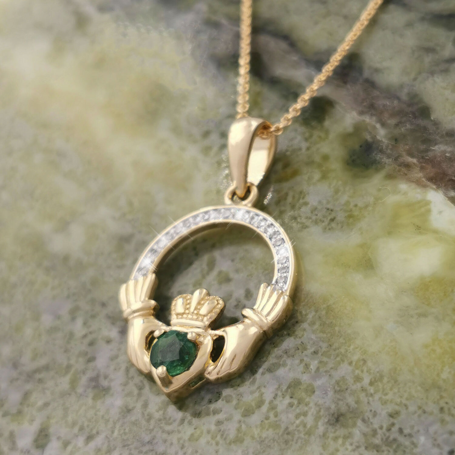 Emerald deals claddagh necklace