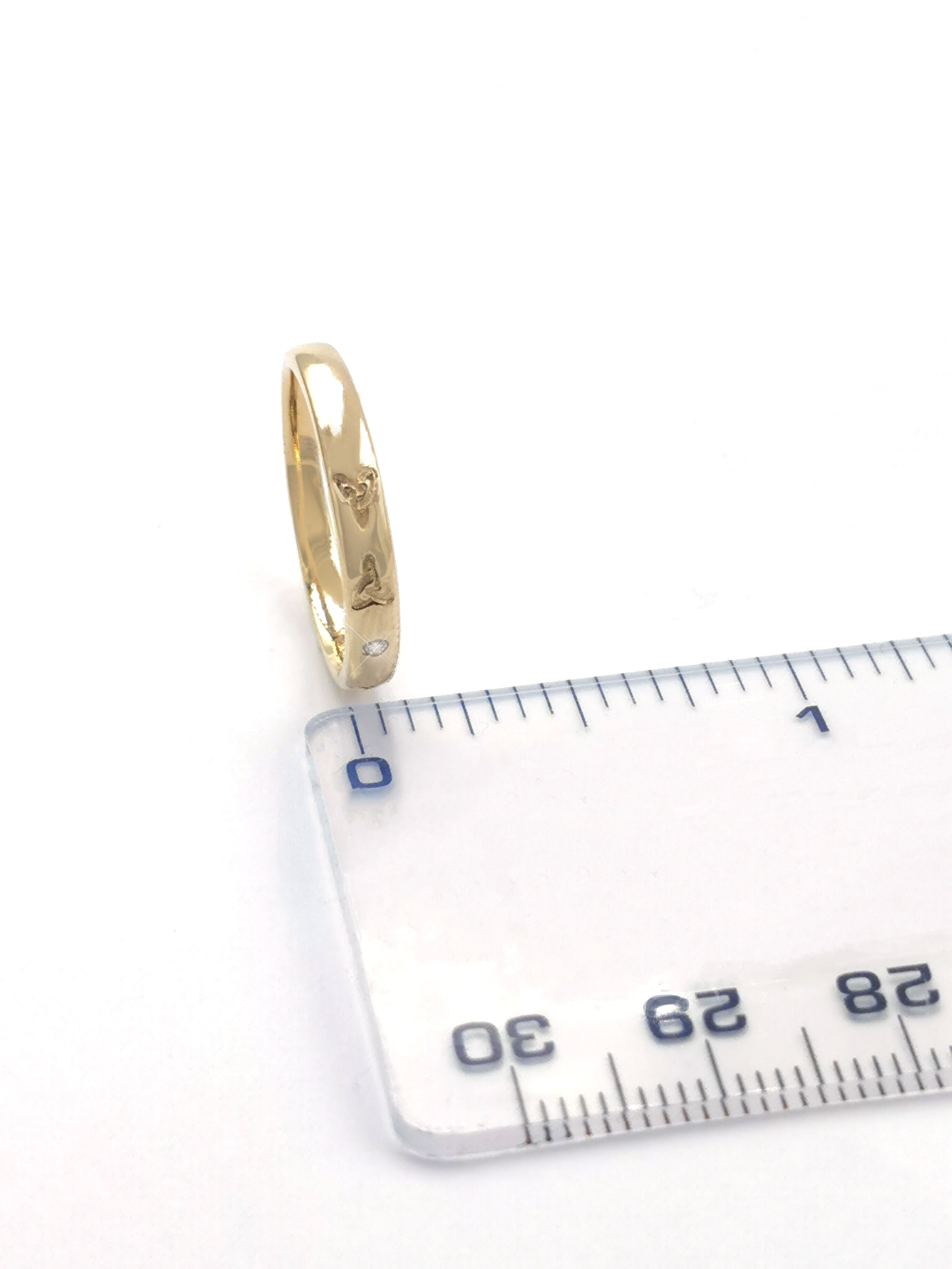 Womens Luxurious Yellow Gold Trinity Knot Wedding Ring. Picture For Scale.