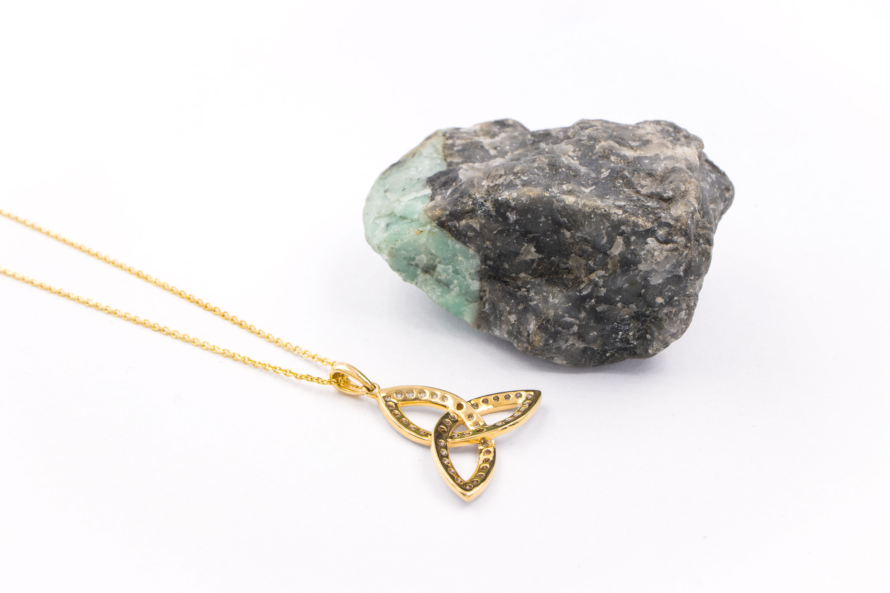 Womens 14K Yellow Gold Trinity Knot Necklace