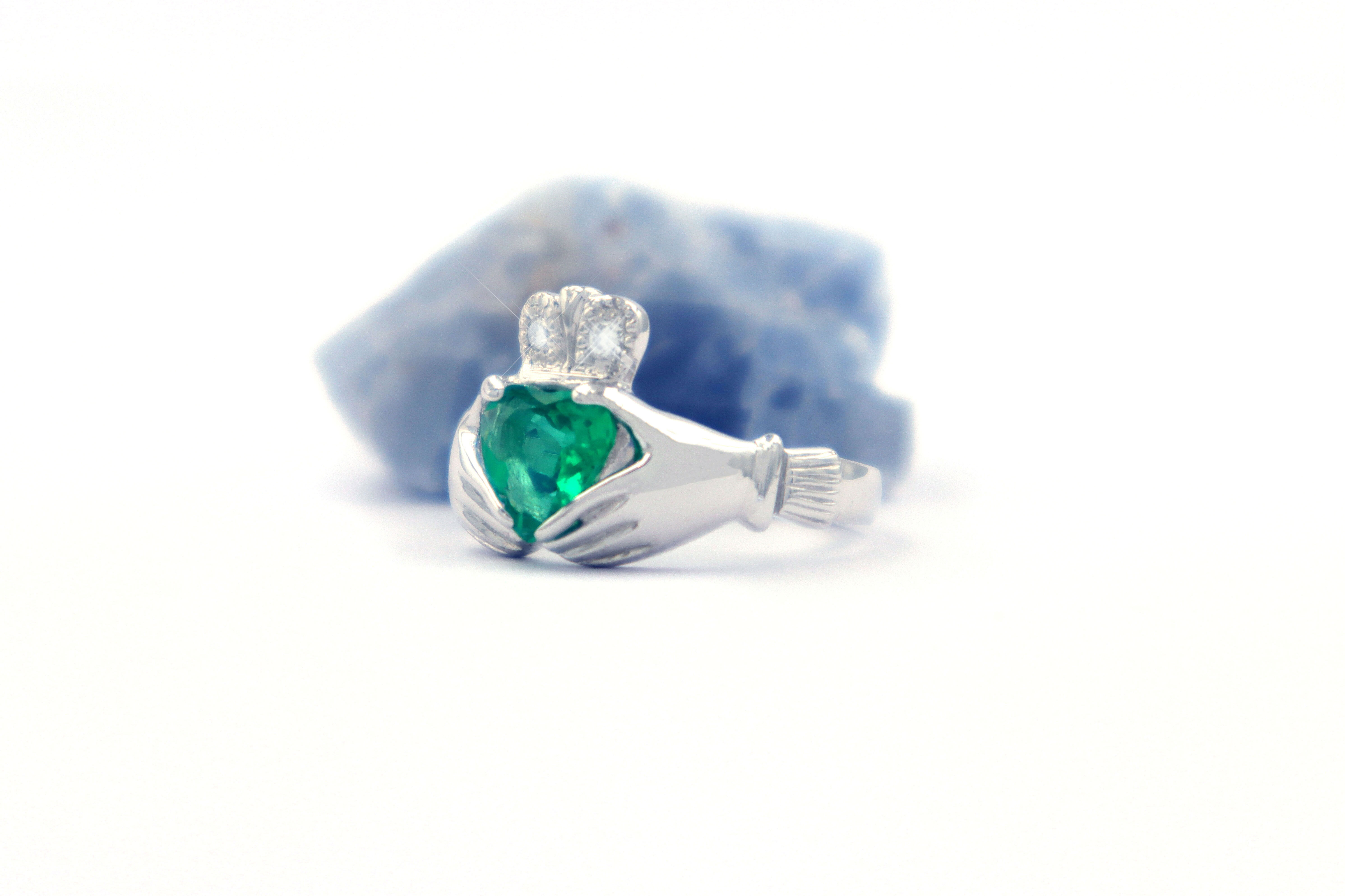 Attractive 14K White Gold Claddagh Ring For Women