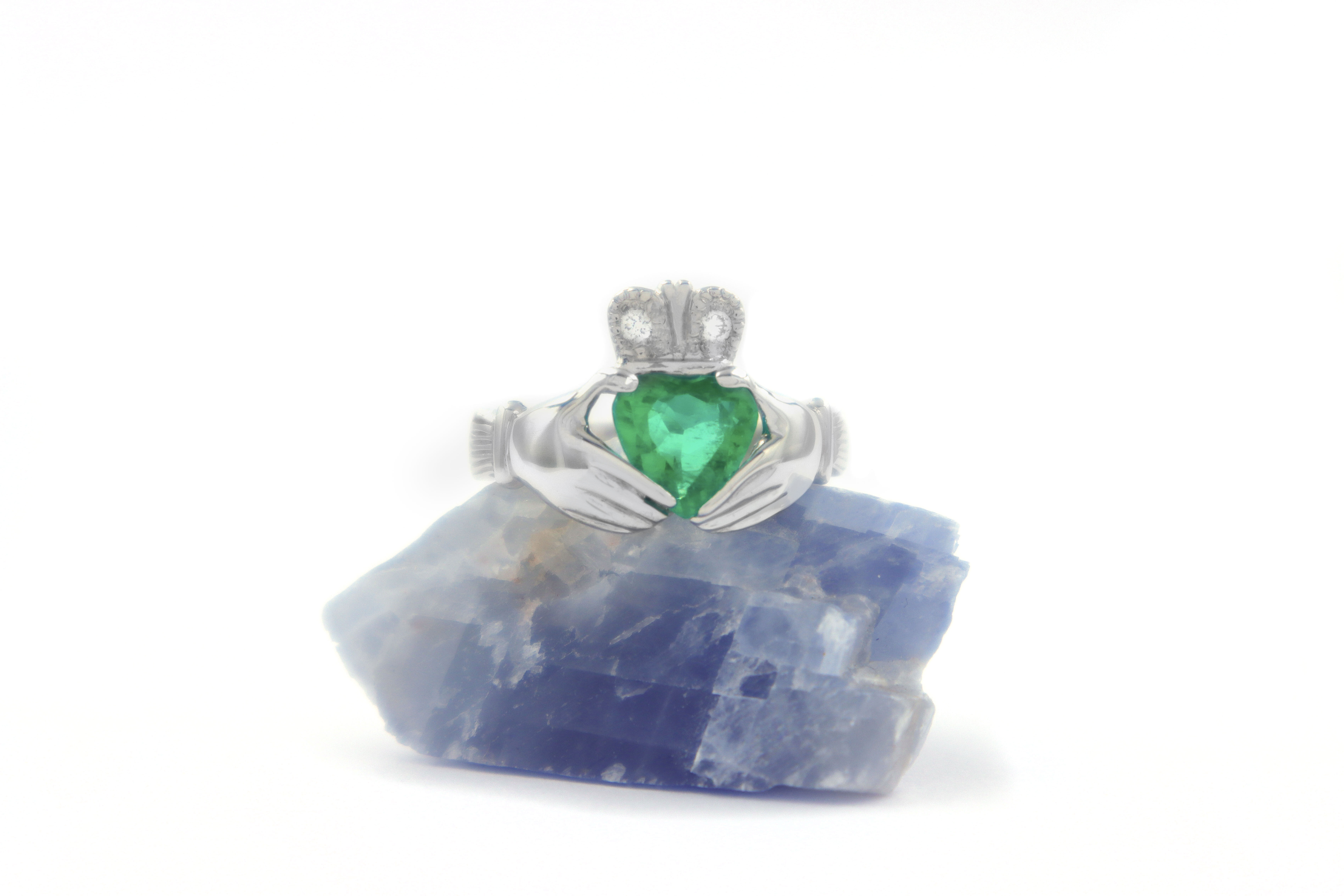 Gorgeous Platinum 950 Claddagh Ring For Women