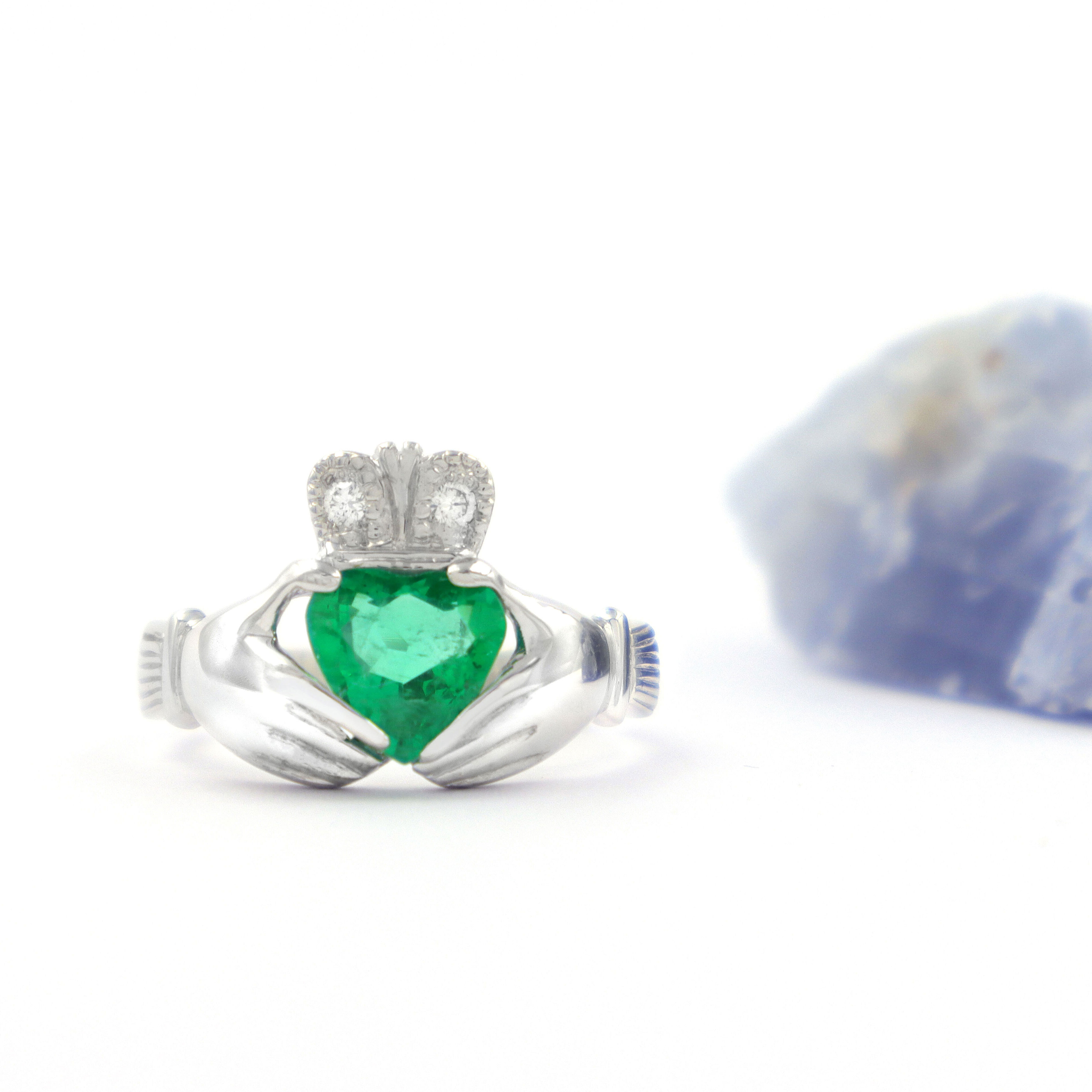 1ct Emerald Claddagh Ring