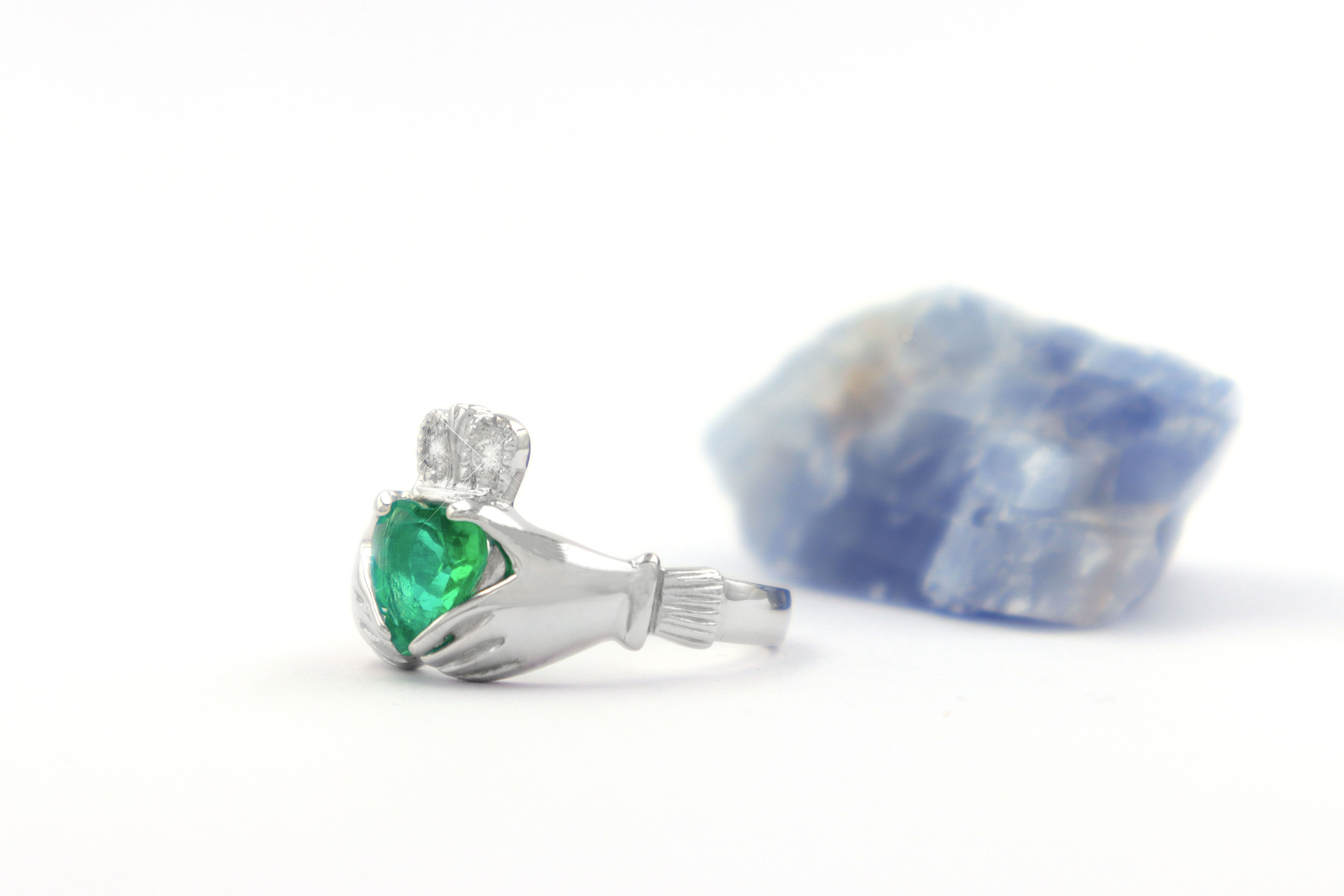 Romantic Platinum 950 Claddagh Ring For Women