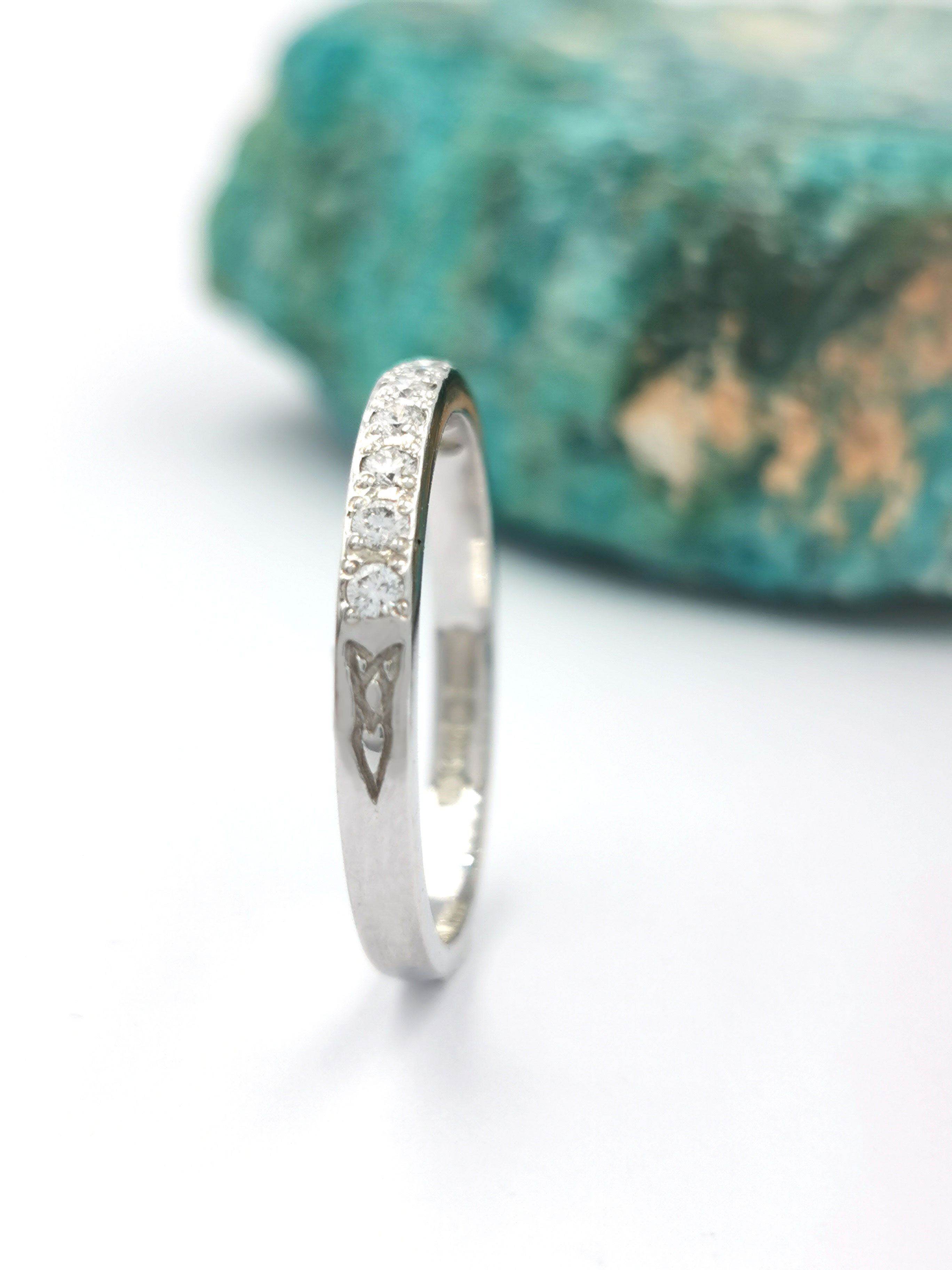 18K White Gold Trinity Knot Wedding Band