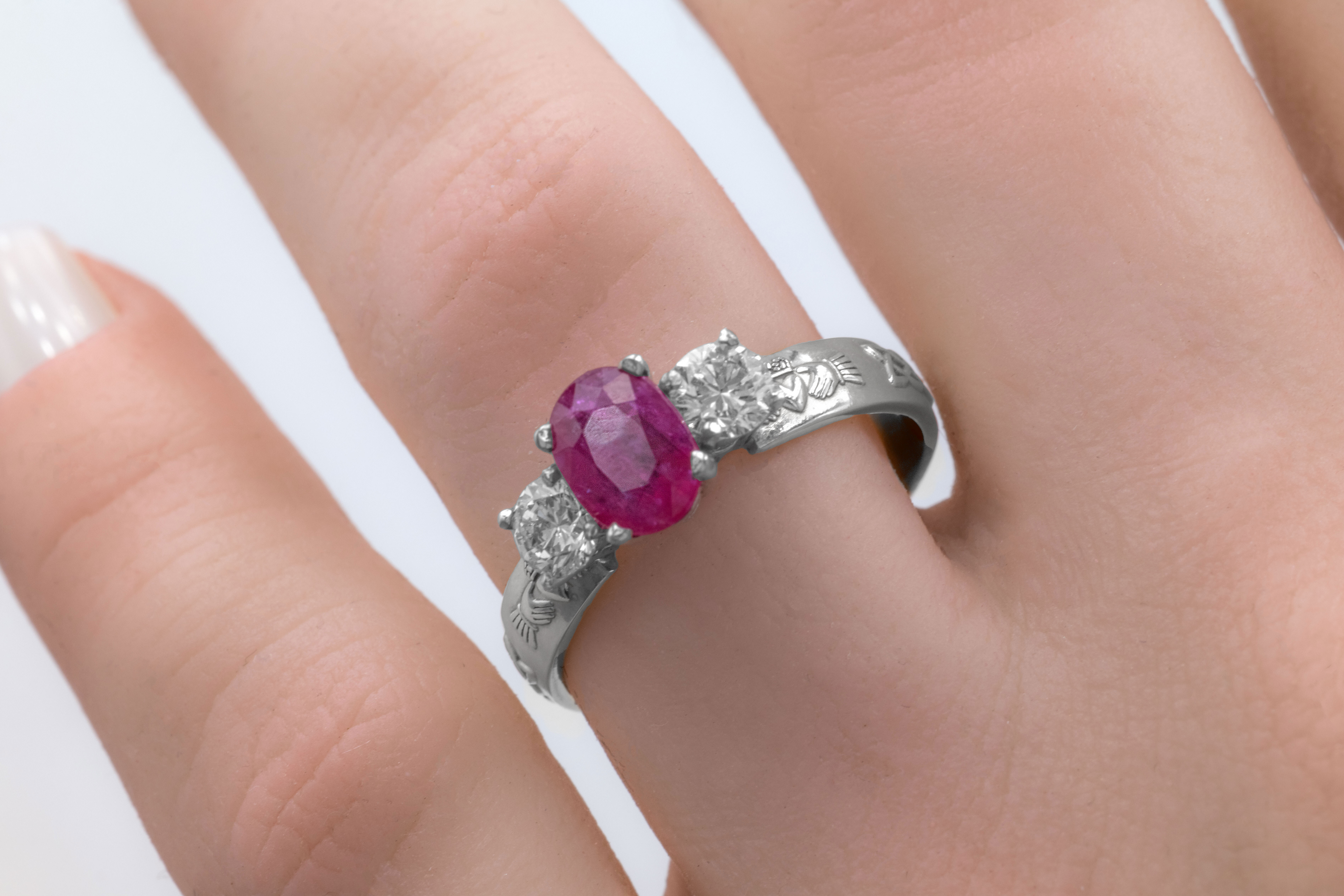 Attractive 14K White Gold Claddagh & Celtic Knot Ring For Women