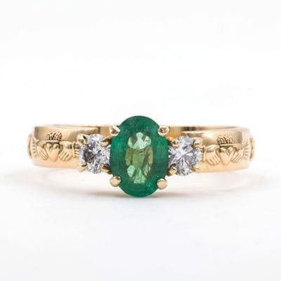 Why Choose An Emerald Engagement Ring?