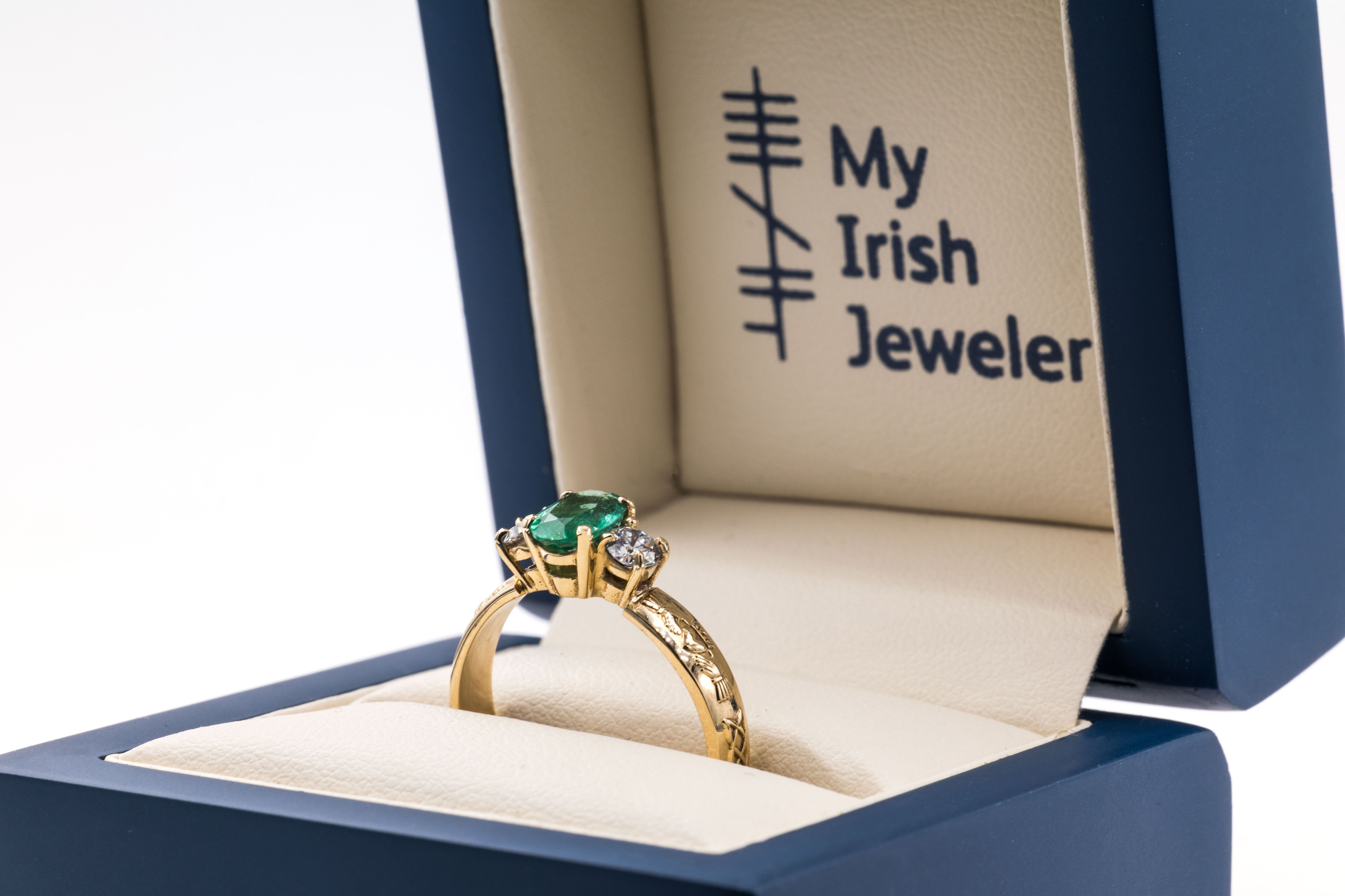 Womens Claddagh & Celtic Knot Ring in Real Yellow Gold