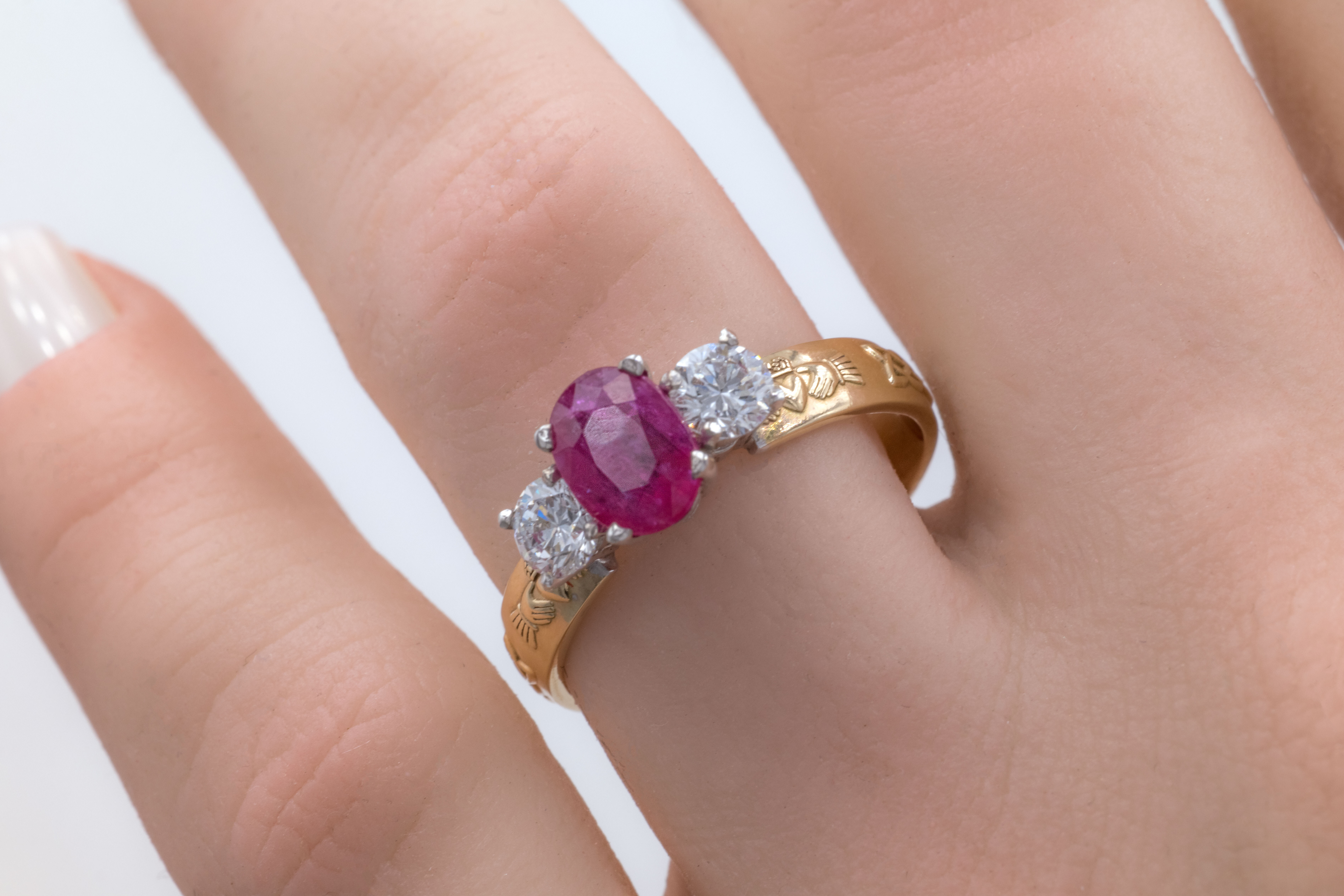 Womens Polished Claddagh 4.0mm Ring in Real Yellow Gold