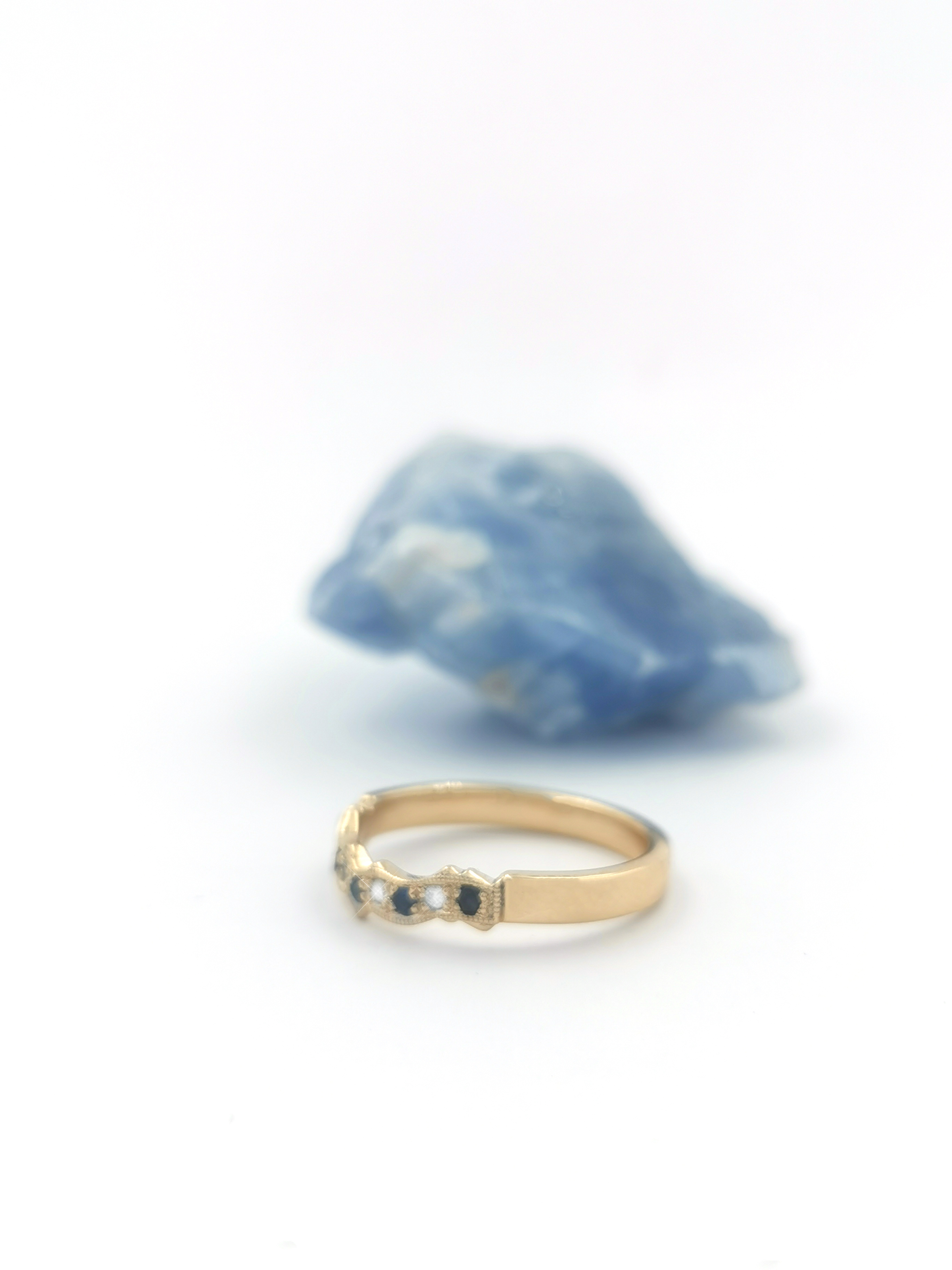 Womens Claddagh Ring in Yellow Gold. Side View.