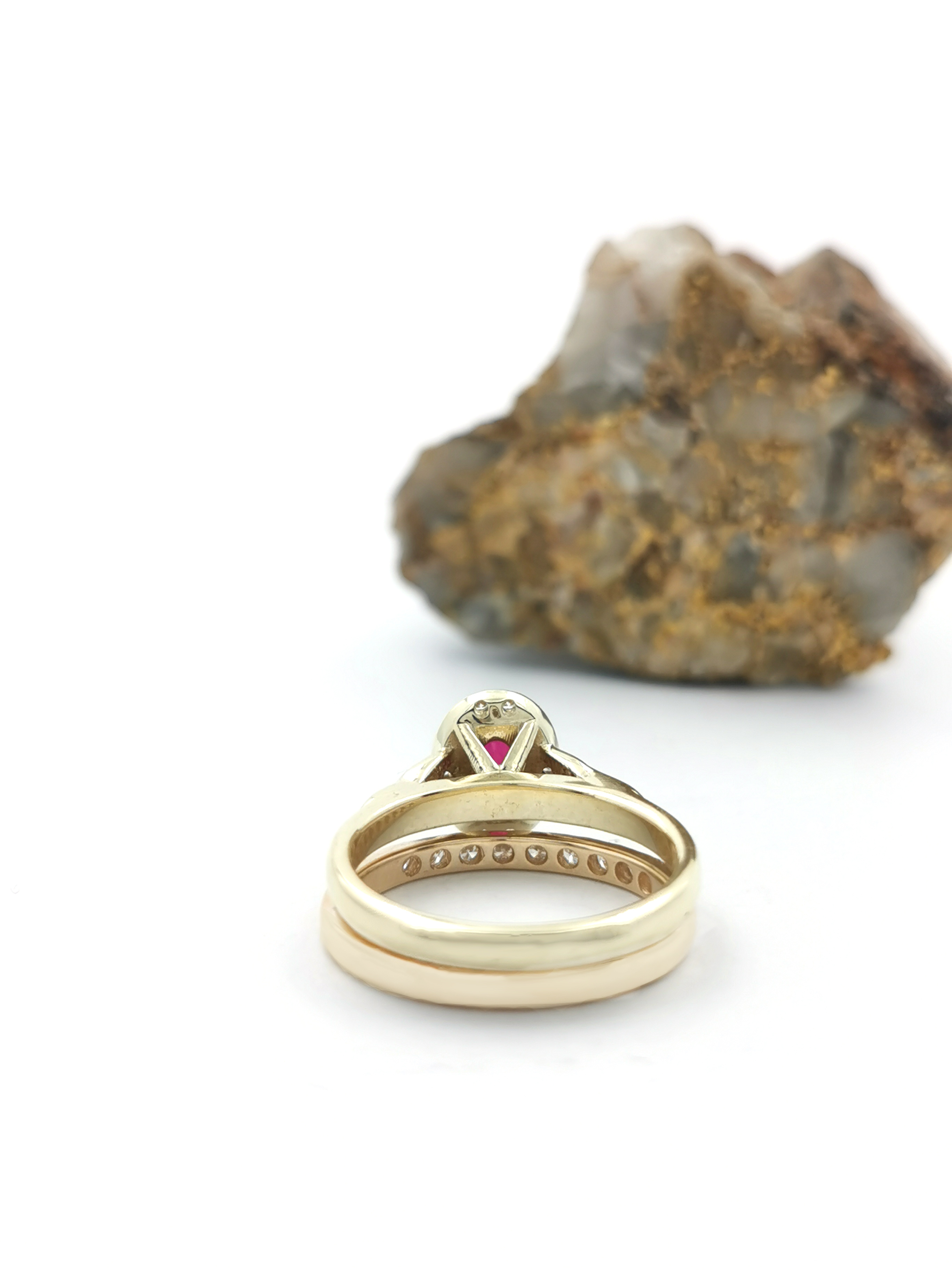Womens Trinity Knot & Celtic Knot Ring in 18K Yellow Gold With a Polished Finish. Picture Of The Back.