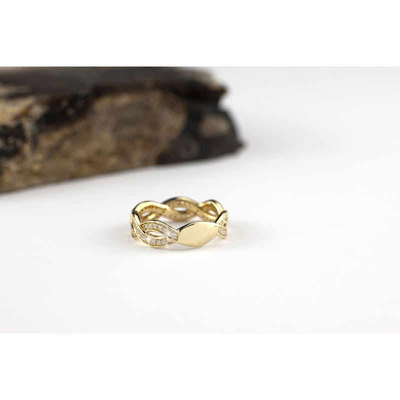 Womens 14K Yellow Gold Celtic Knot Wedding Ring. Picture Of The Reverse Side.