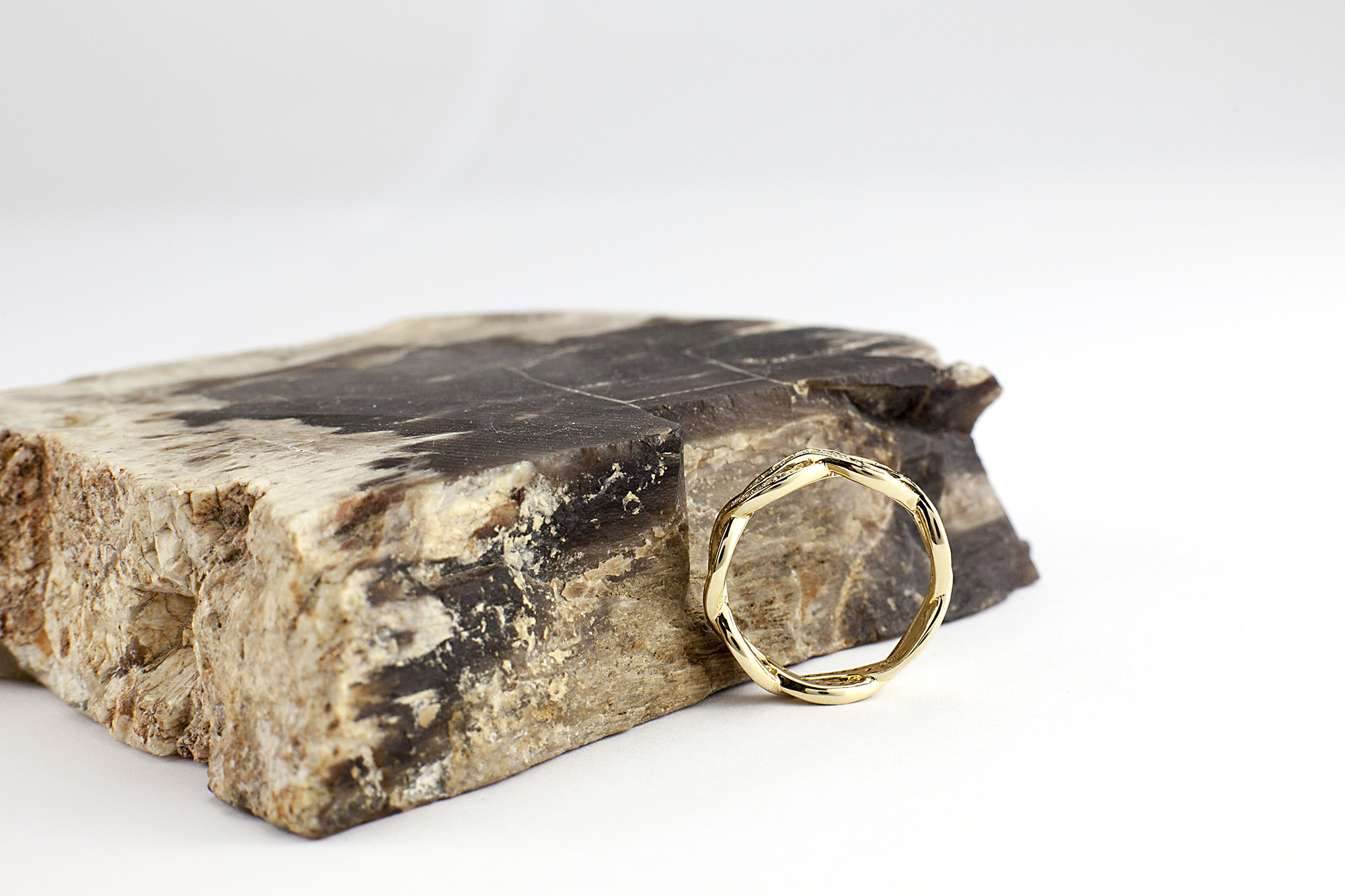 Womens Celtic Knot Ring in 14K Yellow Gold. Side View.