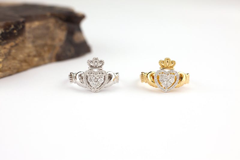 Womens Attractive Polished Yellow Gold Claddagh Ring