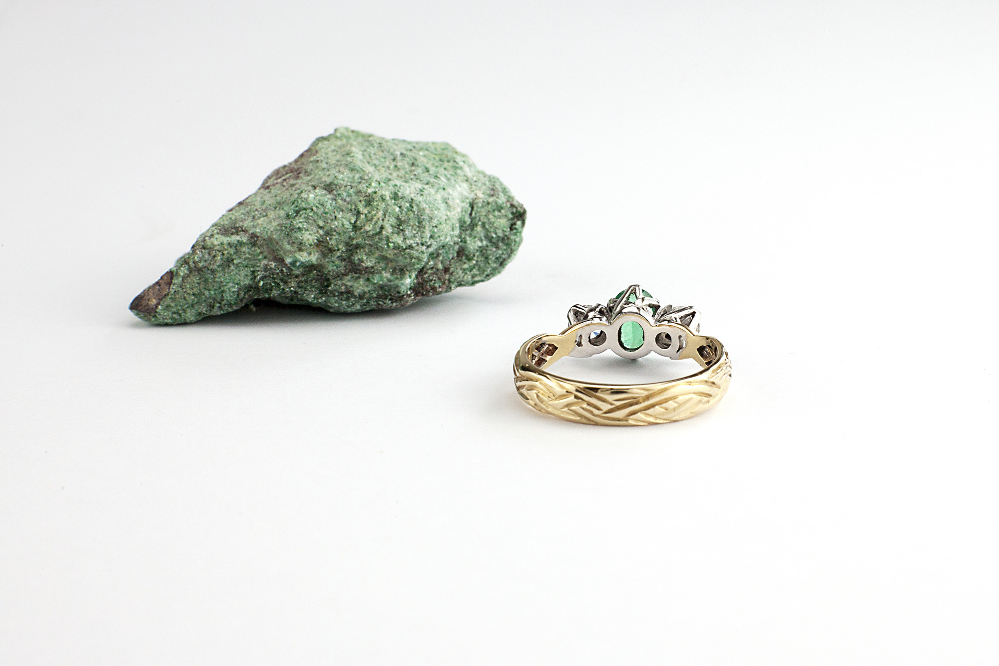 Womens Celtic Knot Ring in Yellow Gold. Picture Of The Reverse Side.