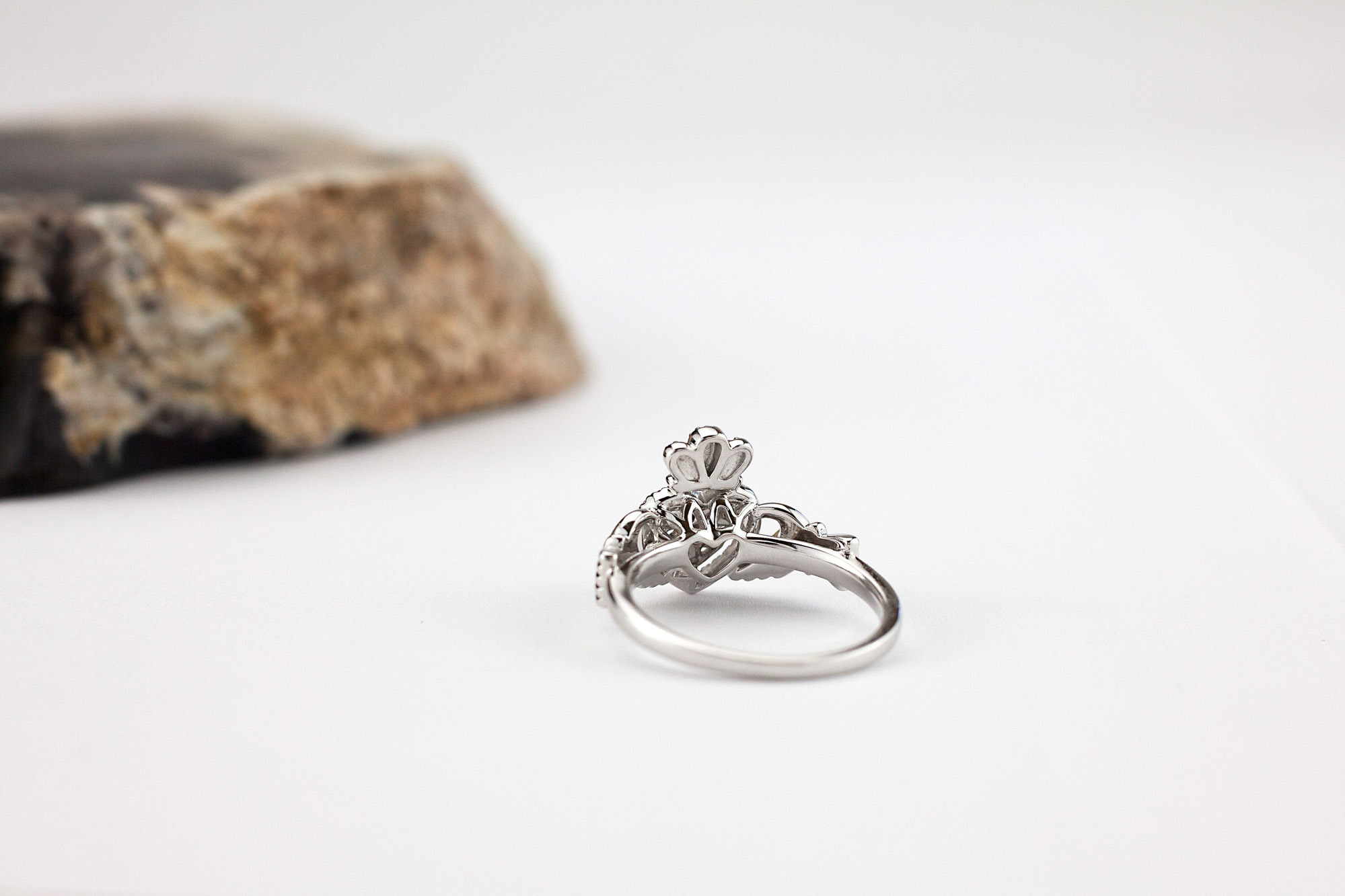 Striking 14K White Gold Claddagh 3.0mm Ring With a Polished Finish For Women