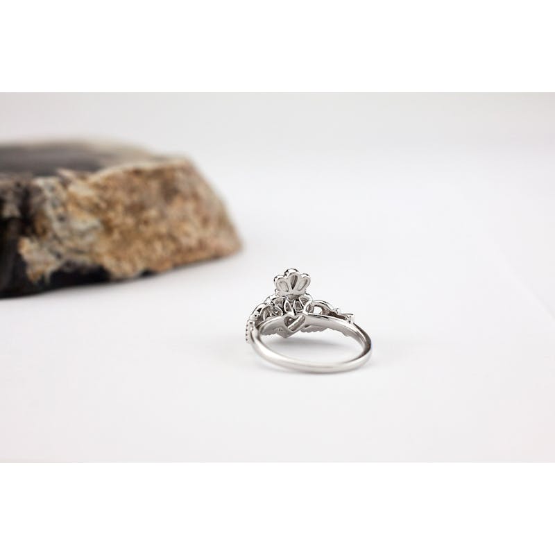 Striking 14K White Gold Claddagh 3.0mm Ring With a Polished Finish For Women