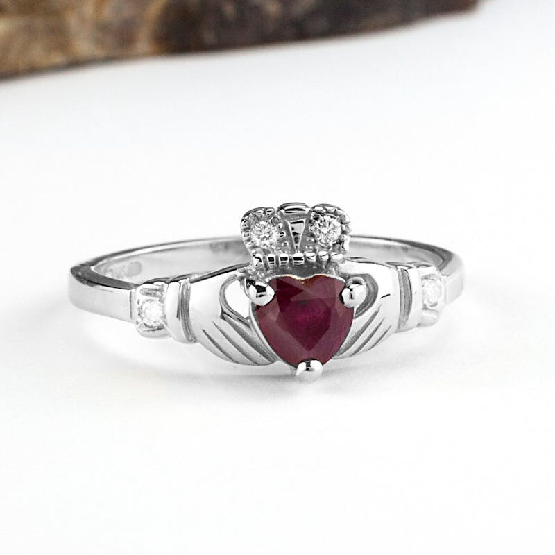Womens White Gold Claddagh Ring