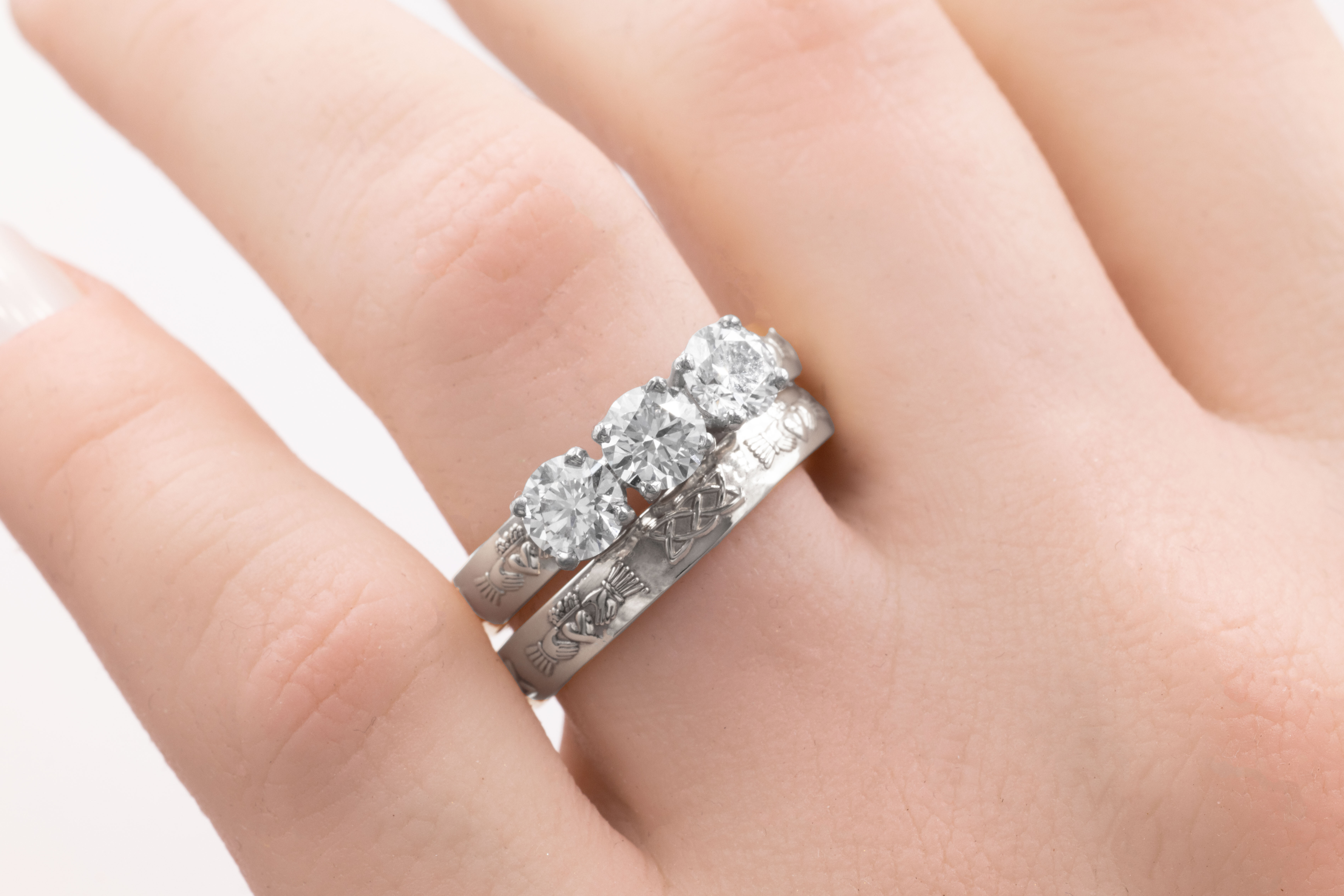 Womens Polished 14K White Gold Claddagh & Celtic Knot 4.0mm Ring