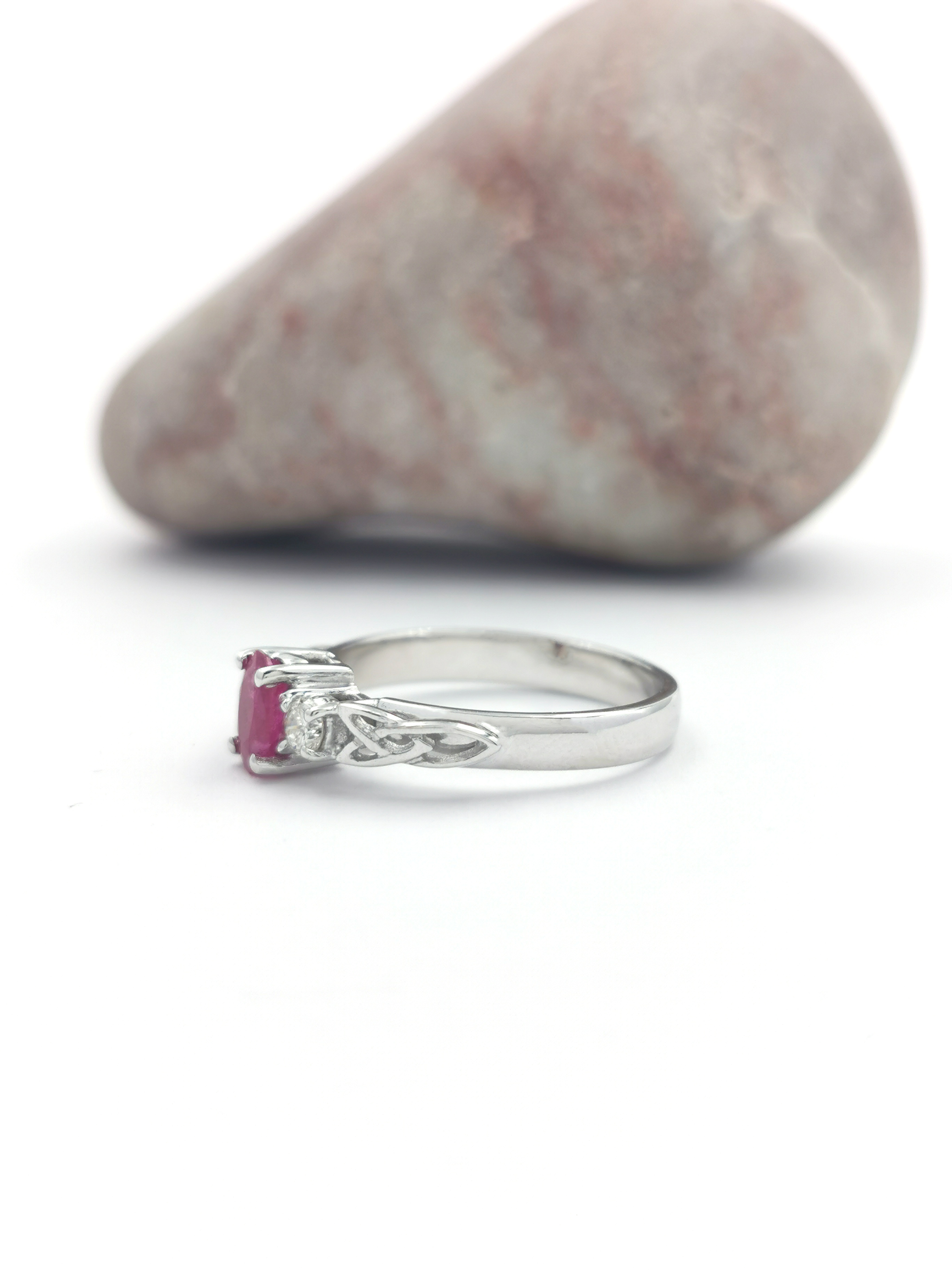Womens 14K White Gold Trinity Knot Ring. Side View.