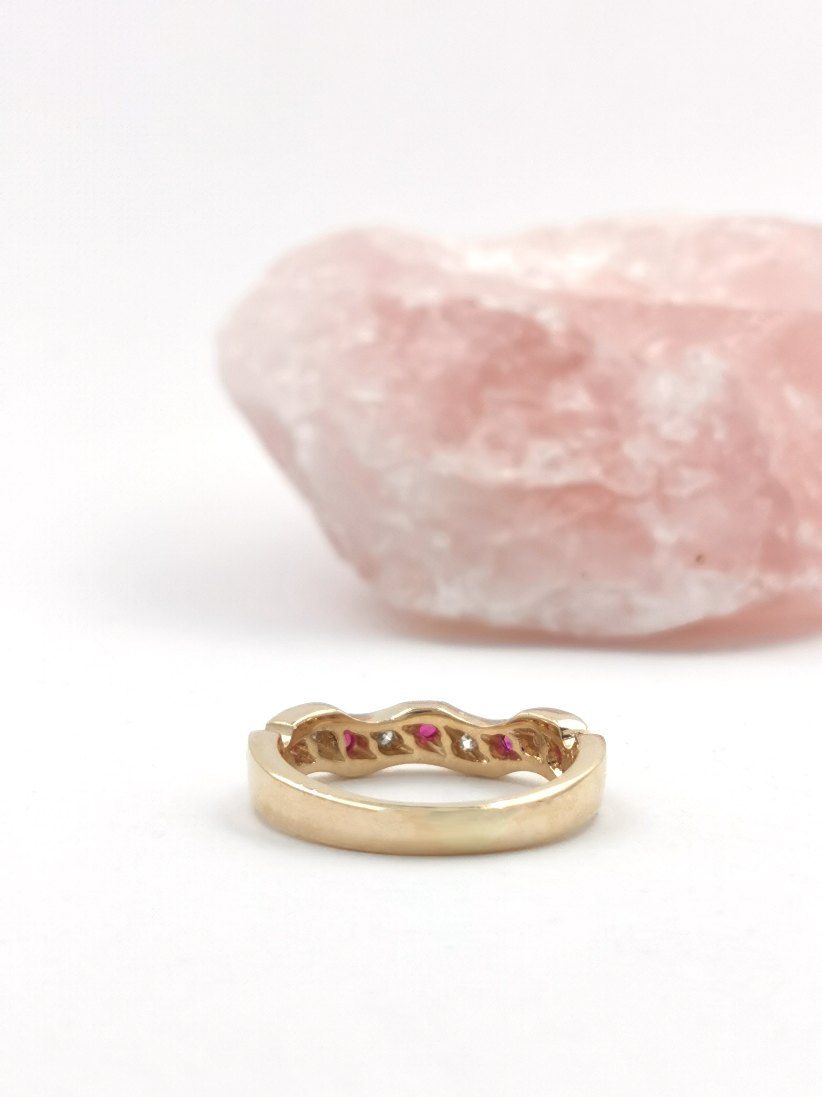 Womens 14K Yellow Gold Claddagh Ring. Picture Of The Back.