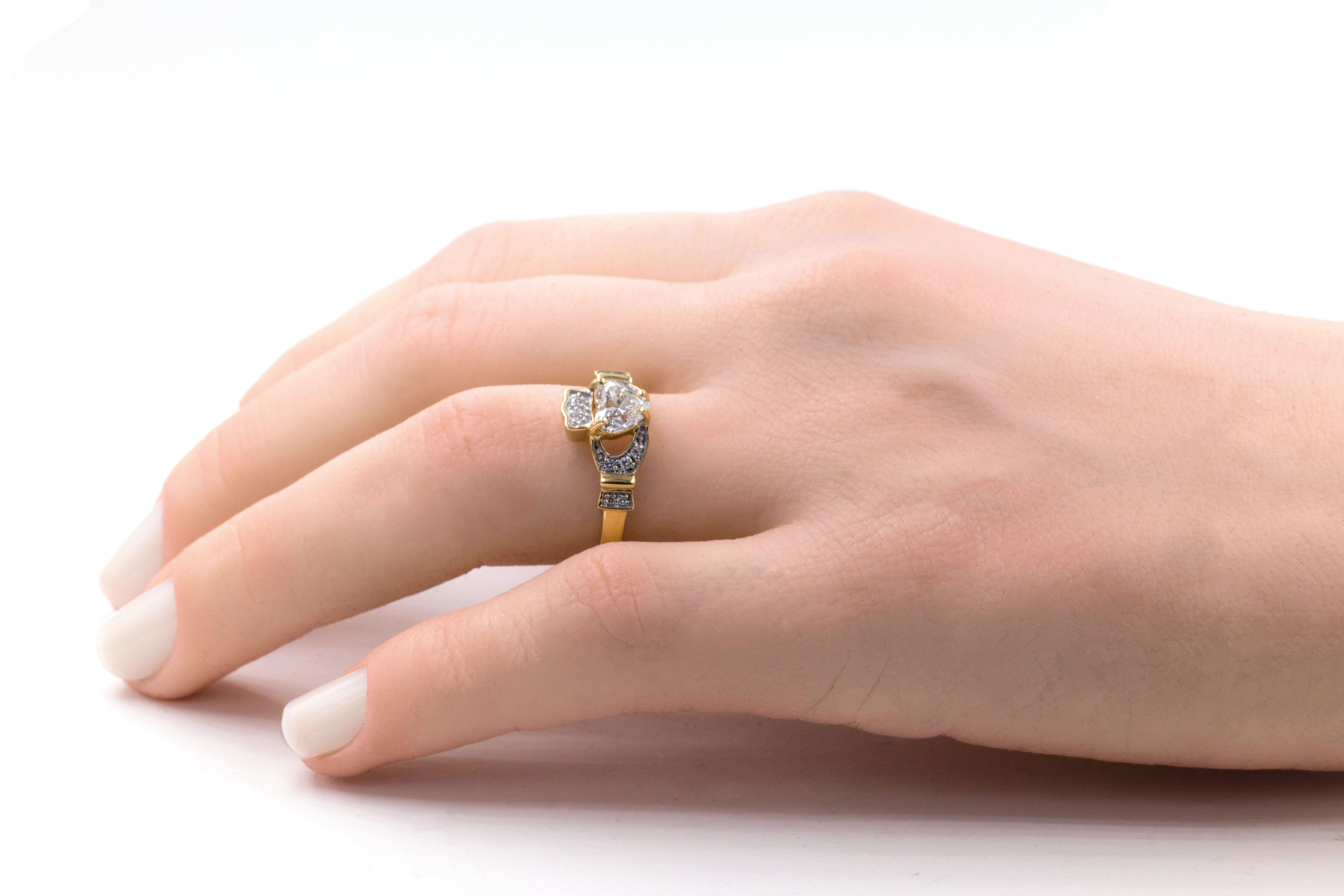 Womens 14K Yellow Gold Claddagh 0.90ct Natural Diamond Ring