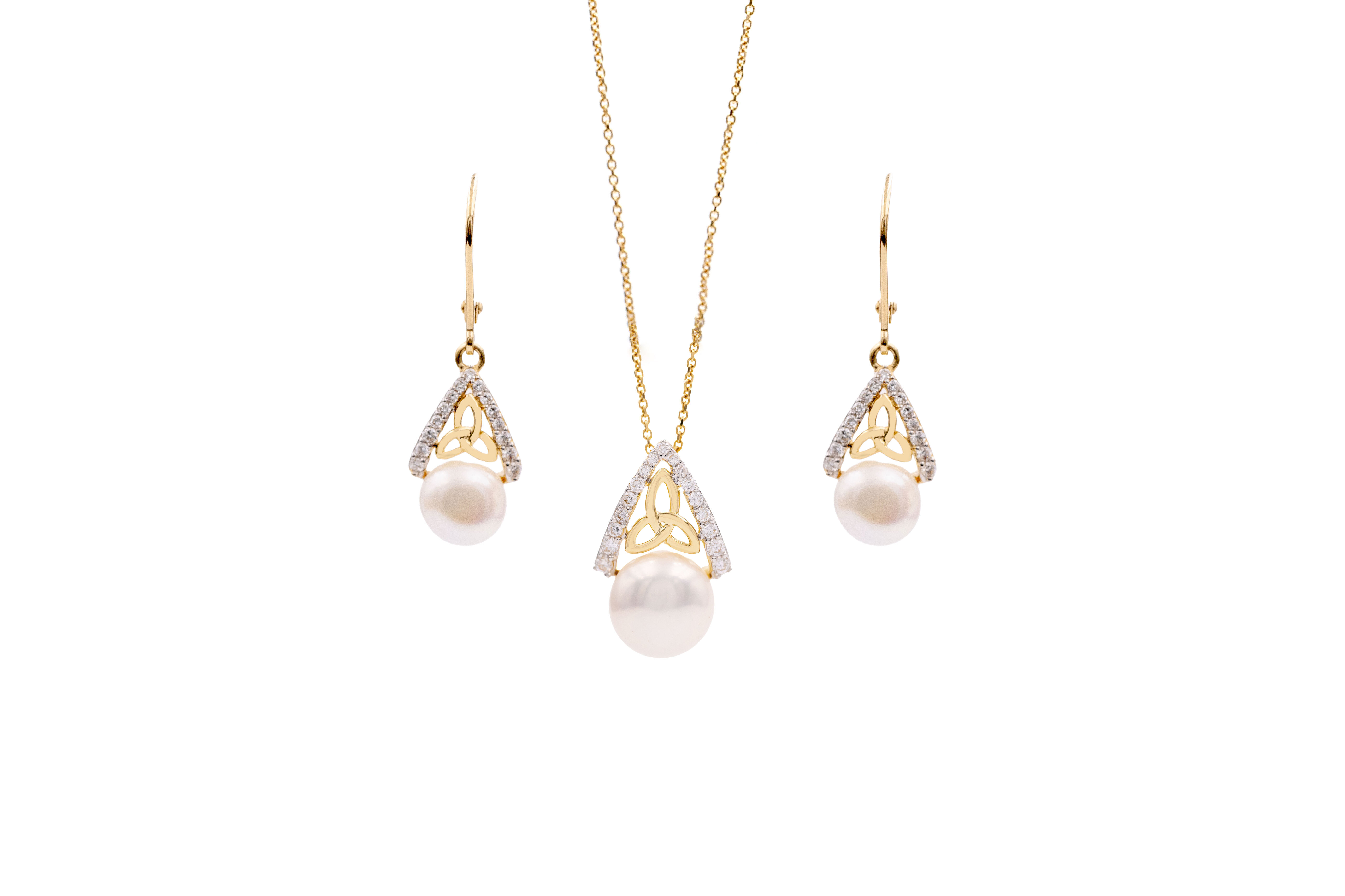 Gorgeous 14K Yellow Gold Trinity Knot Necklace For Women With a Polished Finish