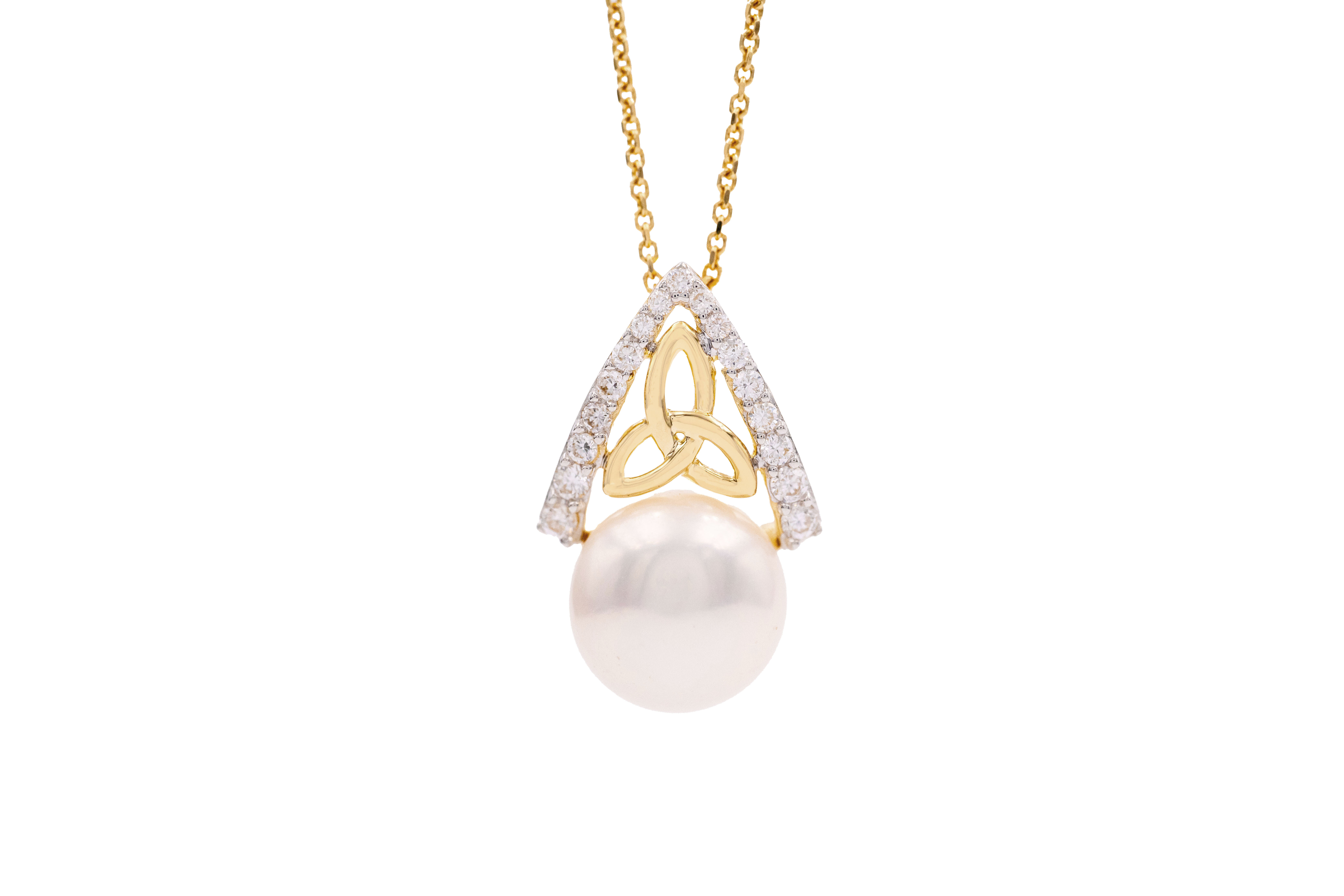 Luxurious Yellow Gold Trinity Knot Necklace For Women With a Polished Finish
