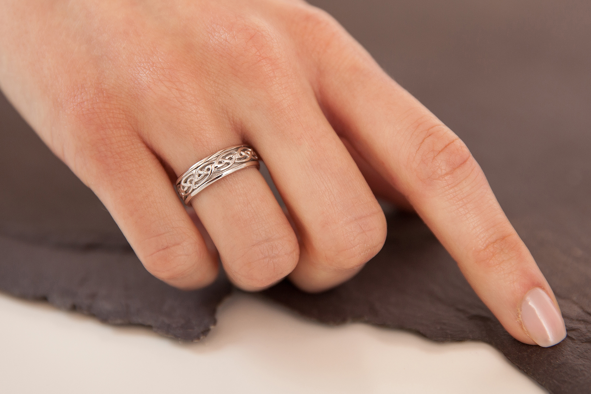 ladies gold celtic rings