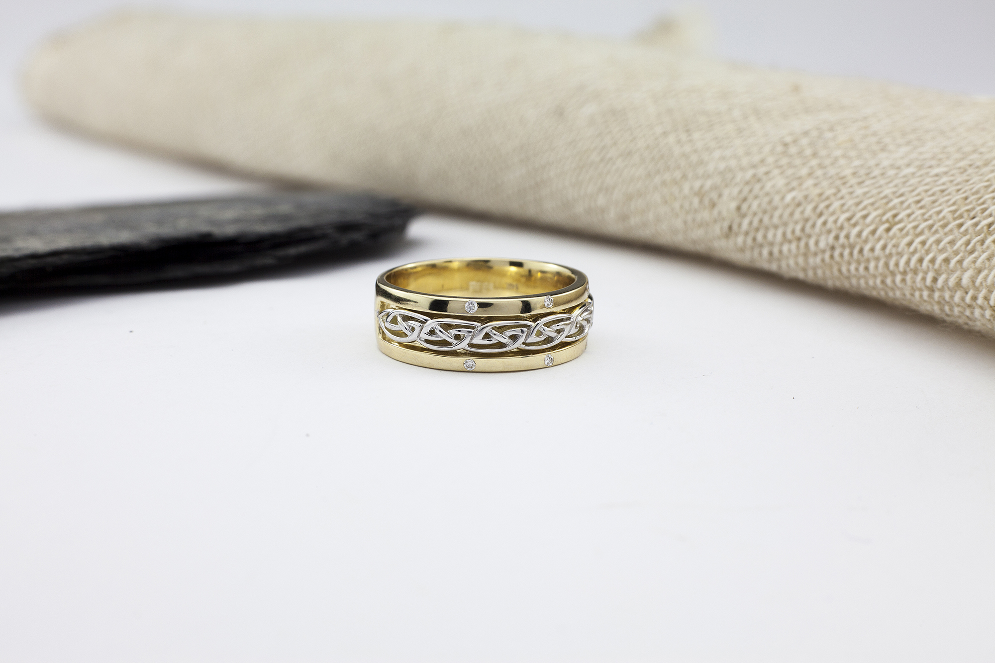 Gorgeous 14K Yellow Gold & White Gold Celtic Knot 8.0mm Ring For Women