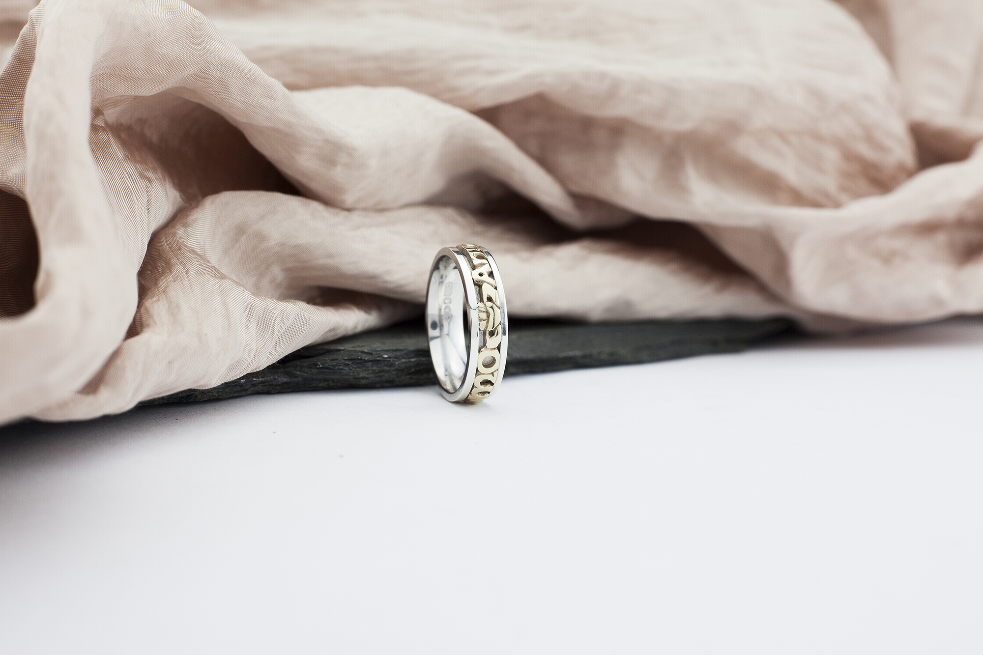 Mens White Gold & Yellow Gold Mo Anam Cara 5.0mm Ring