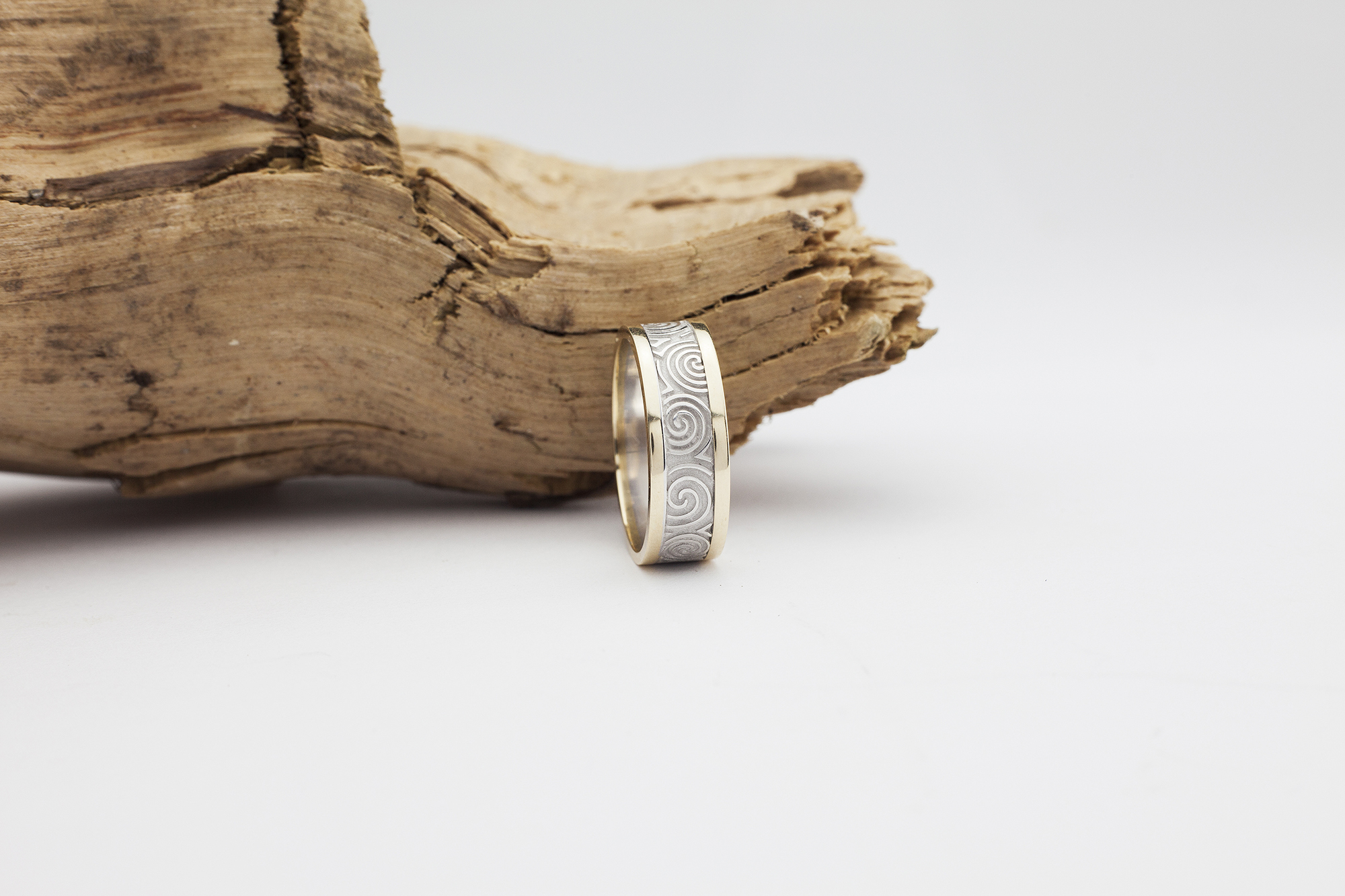 Mens Real 18K White Gold & Yellow Gold Newgrange Wedding Ring