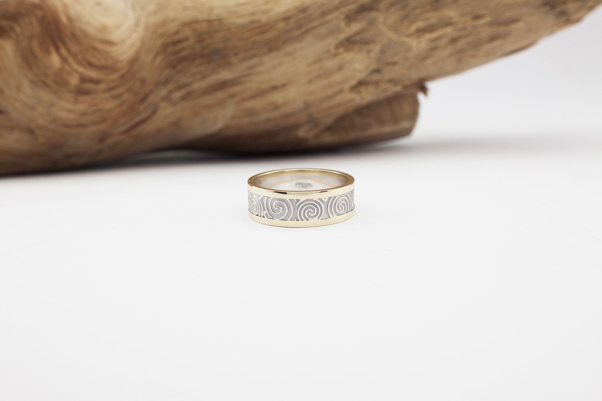 Genuine White Gold & Yellow Gold Newgrange 8.1mm Ring For Men