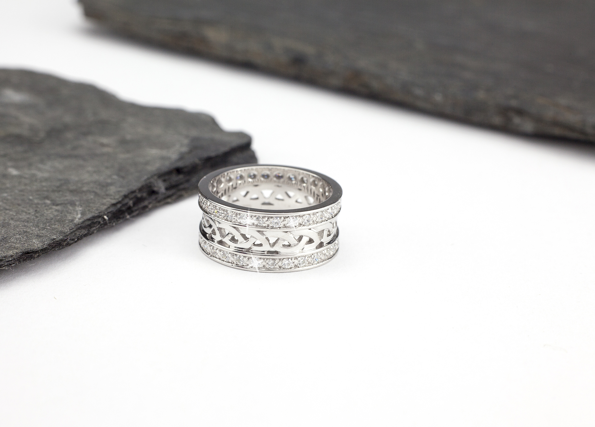 Womens Gorgeous 14K White Gold Celtic Knot Wedding Ring