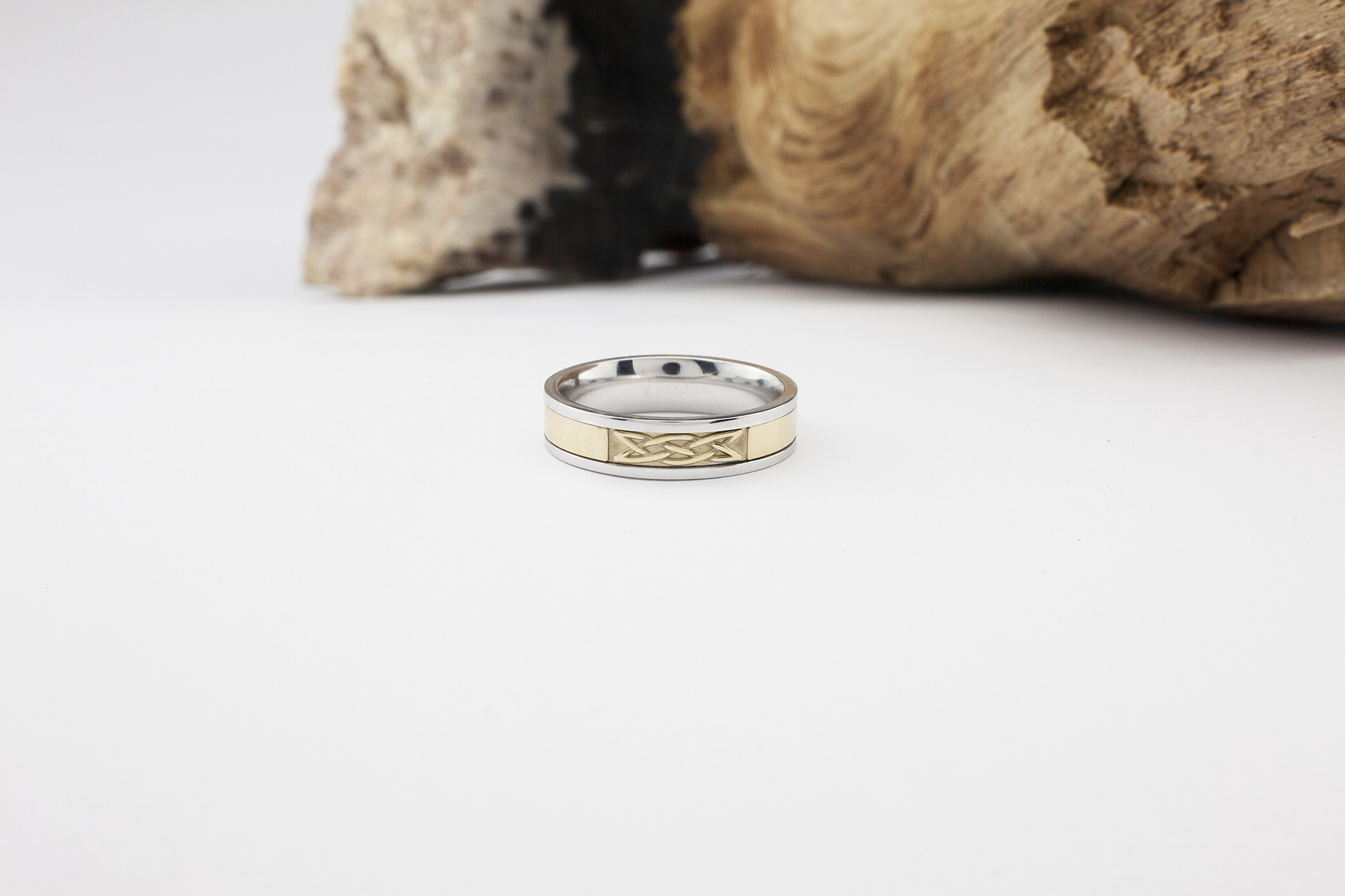 Attractive White Gold & Yellow Gold Celtic Knot 5.0mm Ring For Men