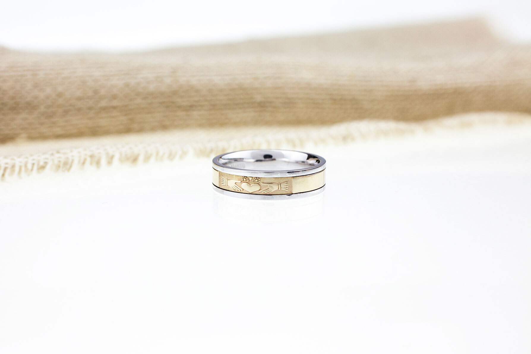 Striking 14K Yellow Gold & White Gold Claddagh Ring