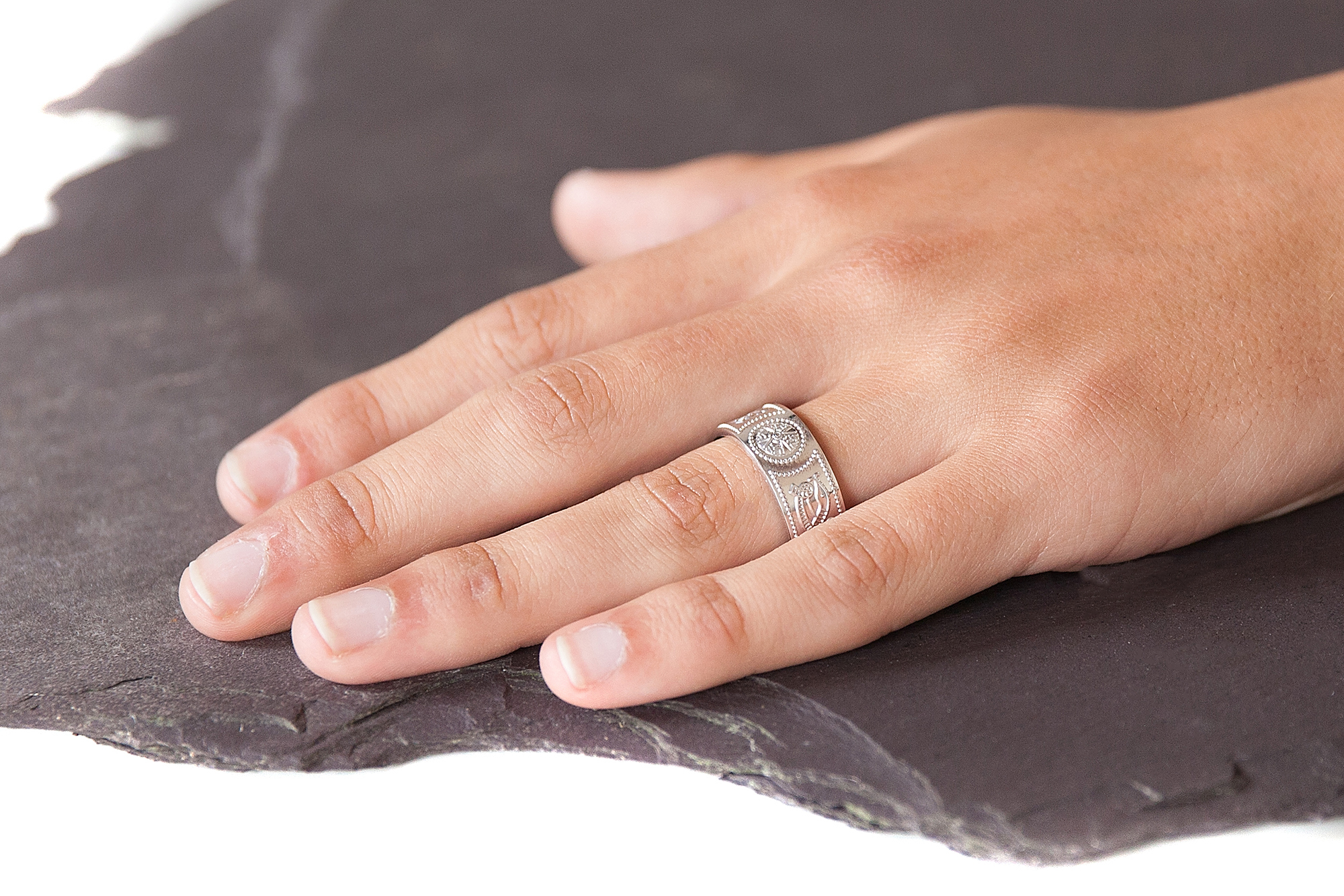 Attractive White Gold Celtic Knot 9.0mm Ring - Model Photo