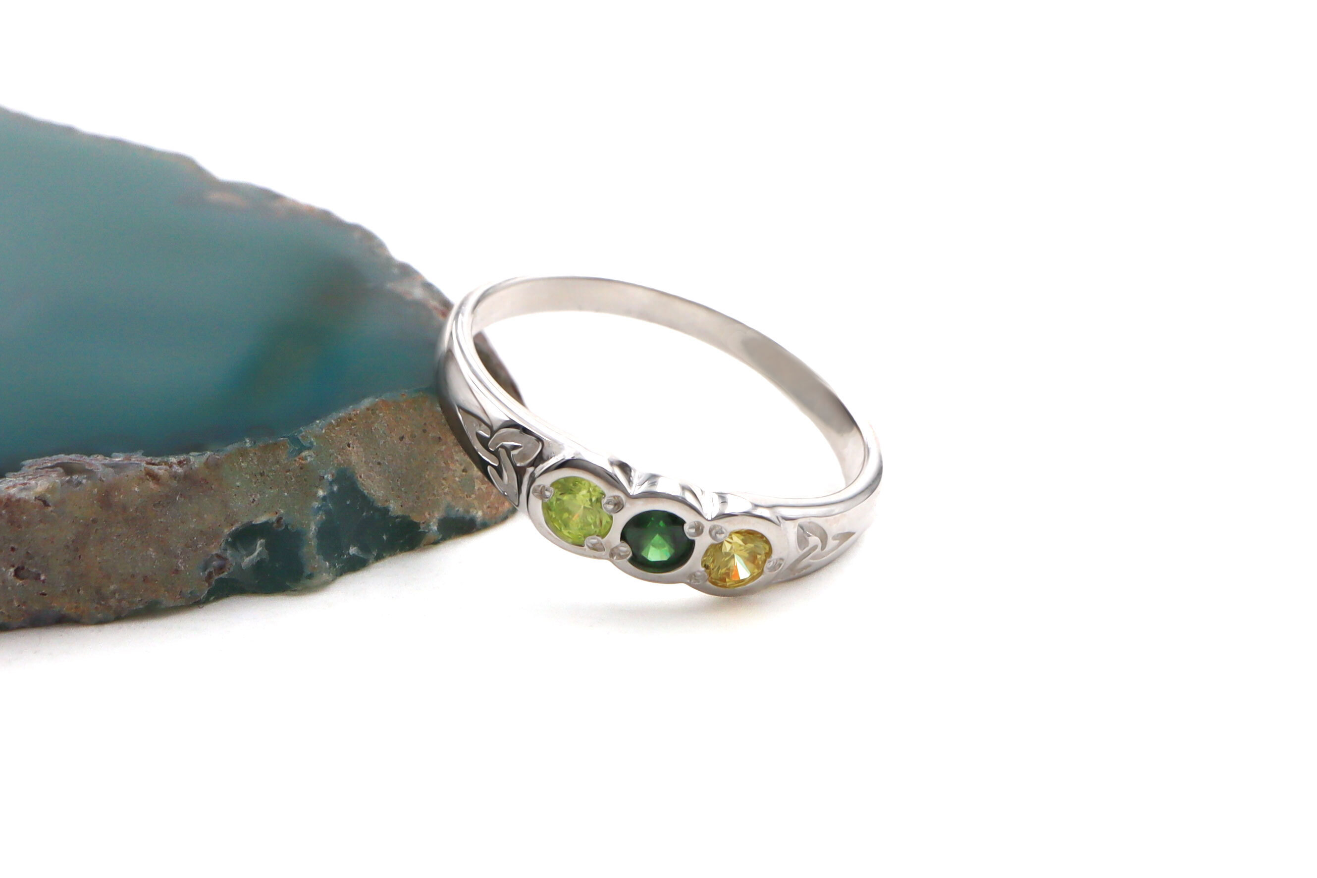 Womens Authentic Polished Sterling Silver None Birthstone 1.5mm Ring. Side View.