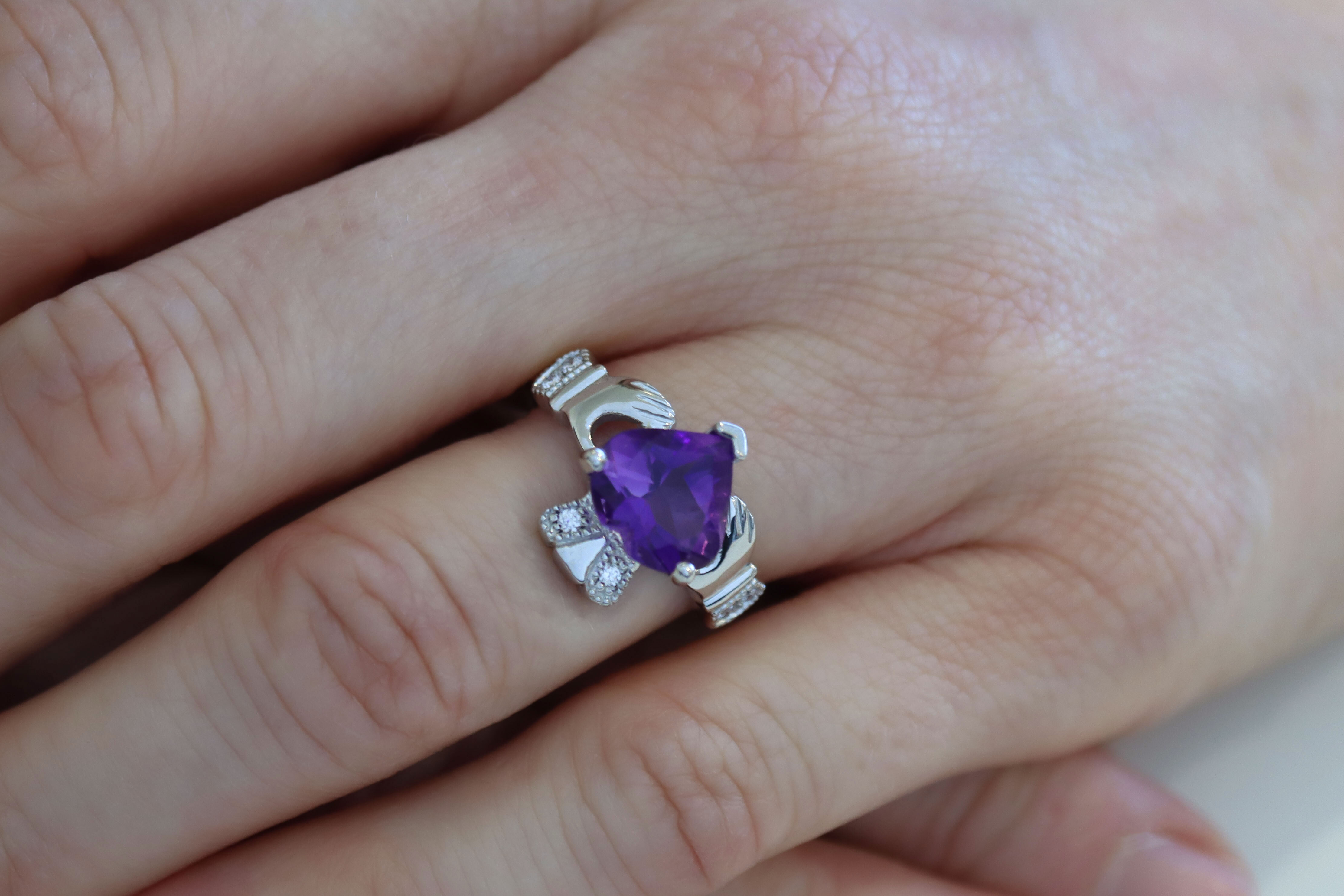 Womens Polished Platinum Claddagh Ring - Model Photo