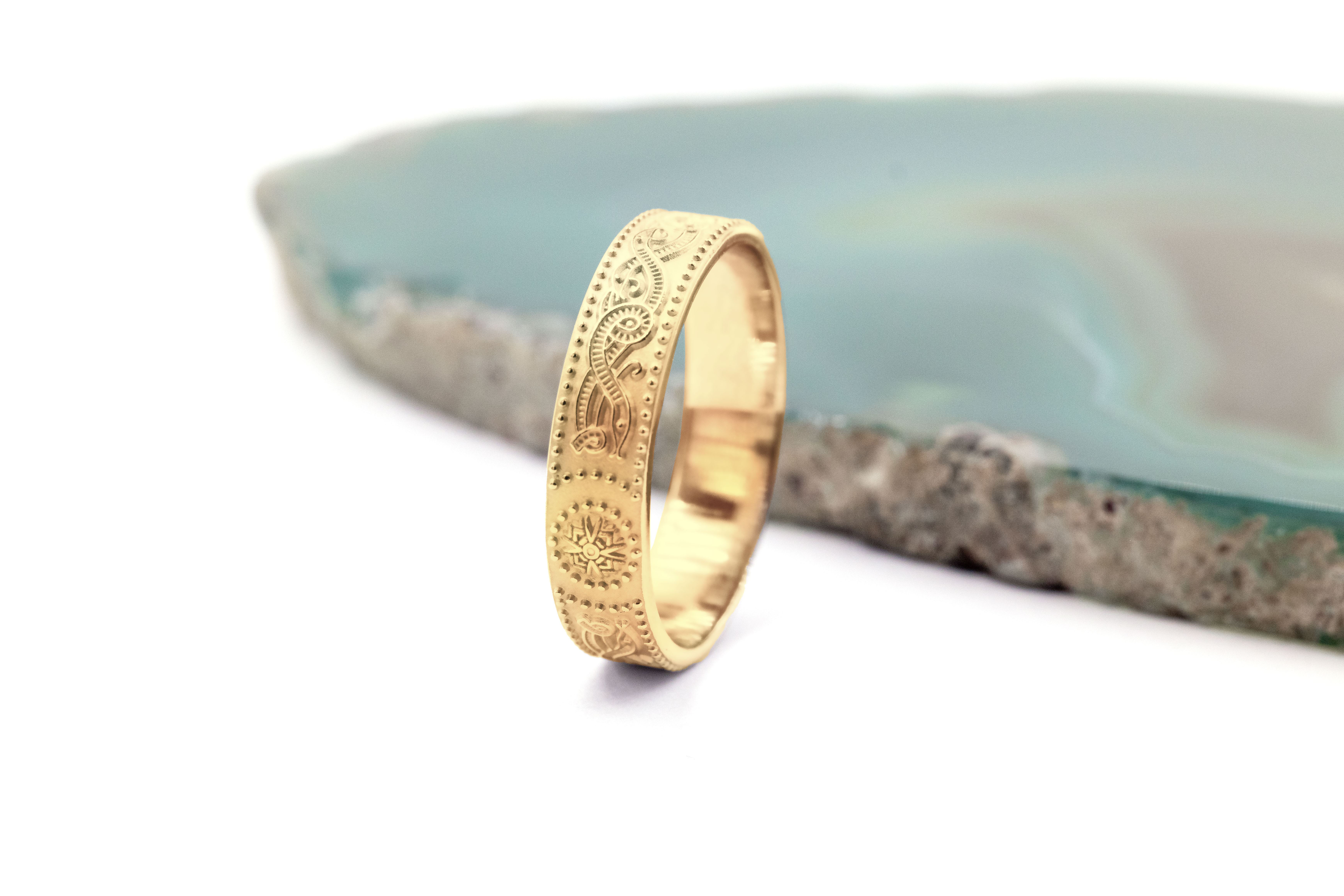 Womens Florentine Celtic Warrior & Celtic Knot 3.0mm Ring in Real 14K Yellow Gold. Side View.