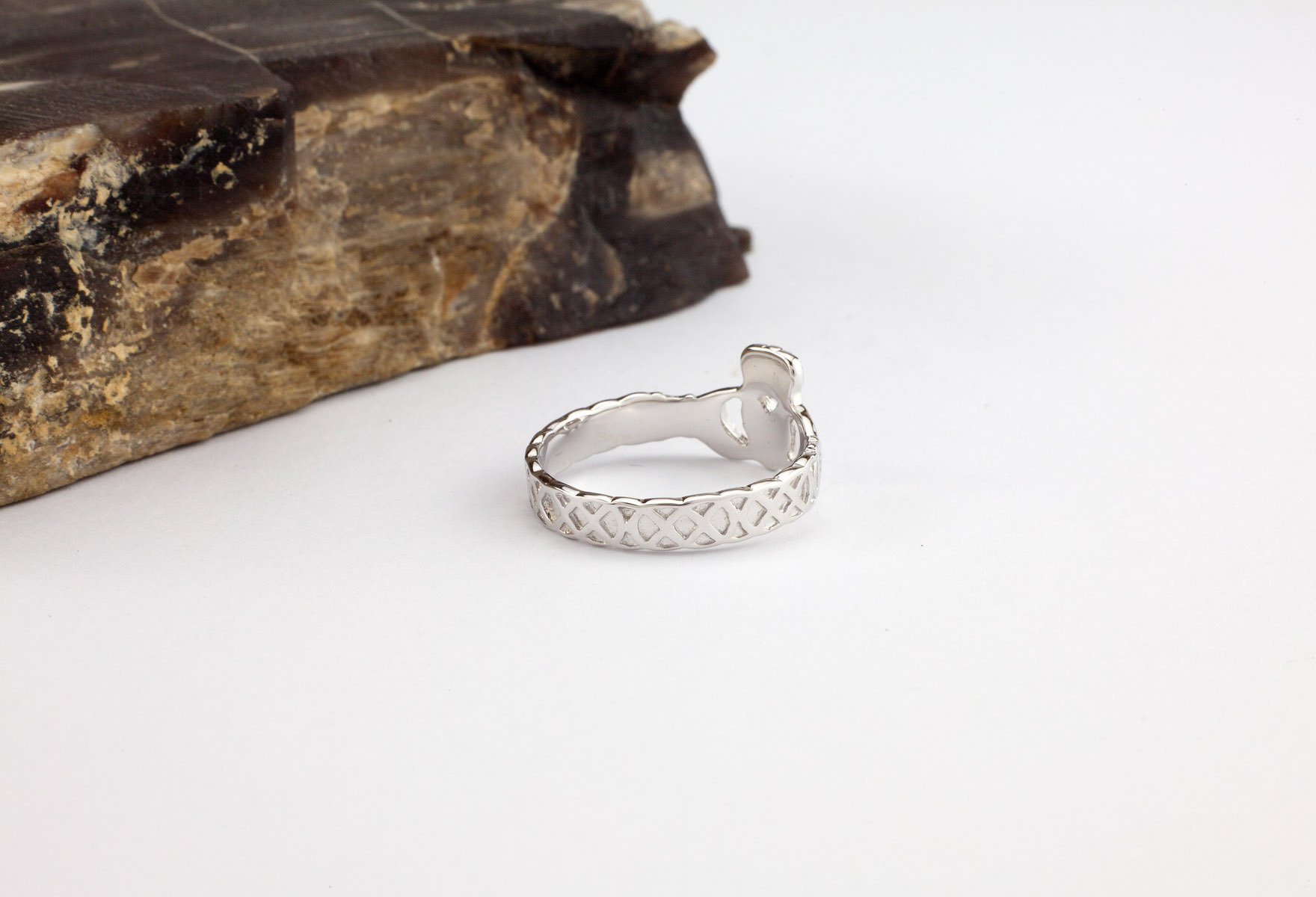 Striking Platinum Claddagh Ring For Women