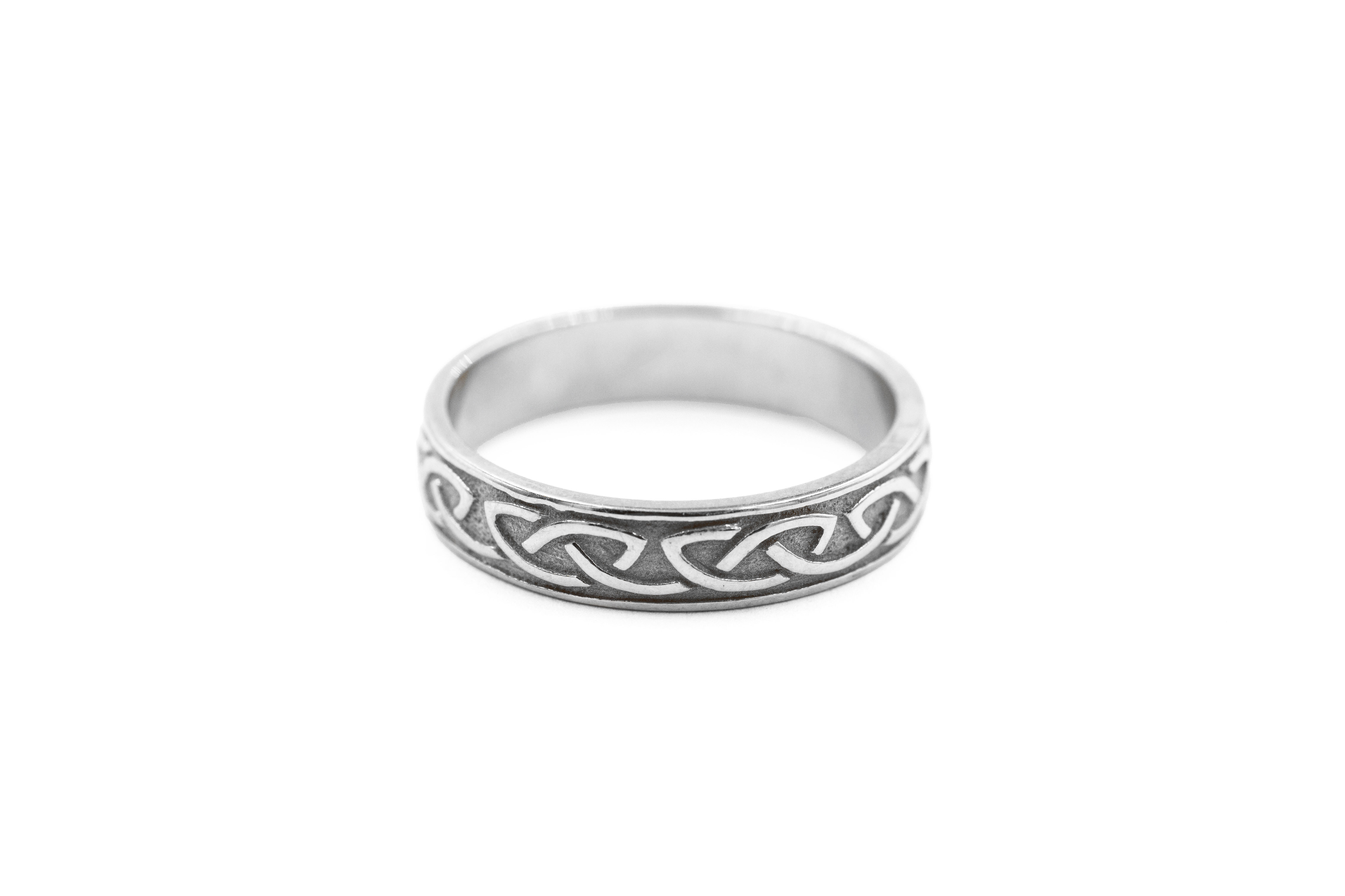 Mens Celtic Knot 5.4mm Ring in Sterling Silver