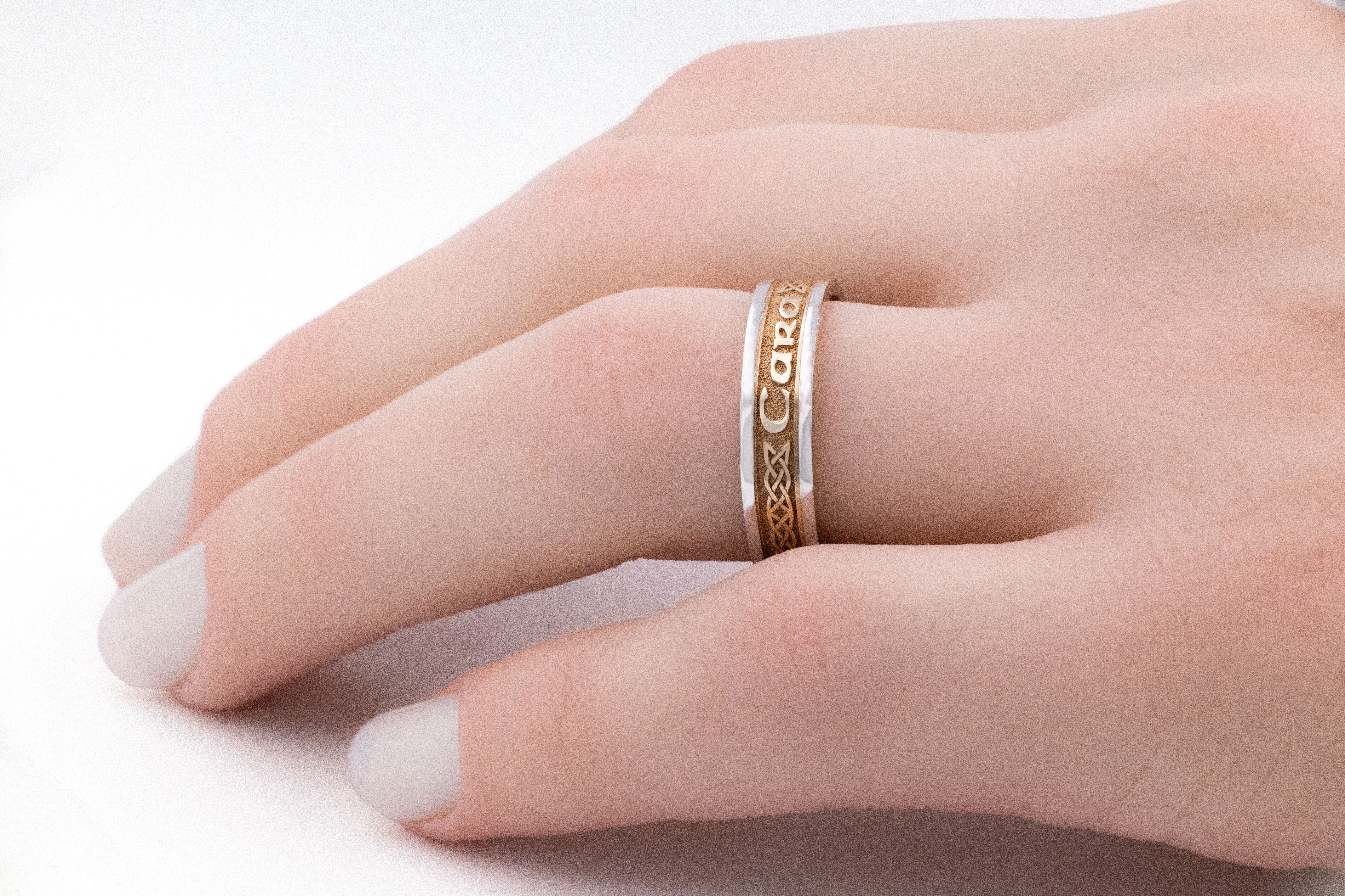 Womens Mo Anam Cara & Gaelic & Celtic Knot 5.0mm Ring in Real Yellow Gold & White Gold - Model Photo