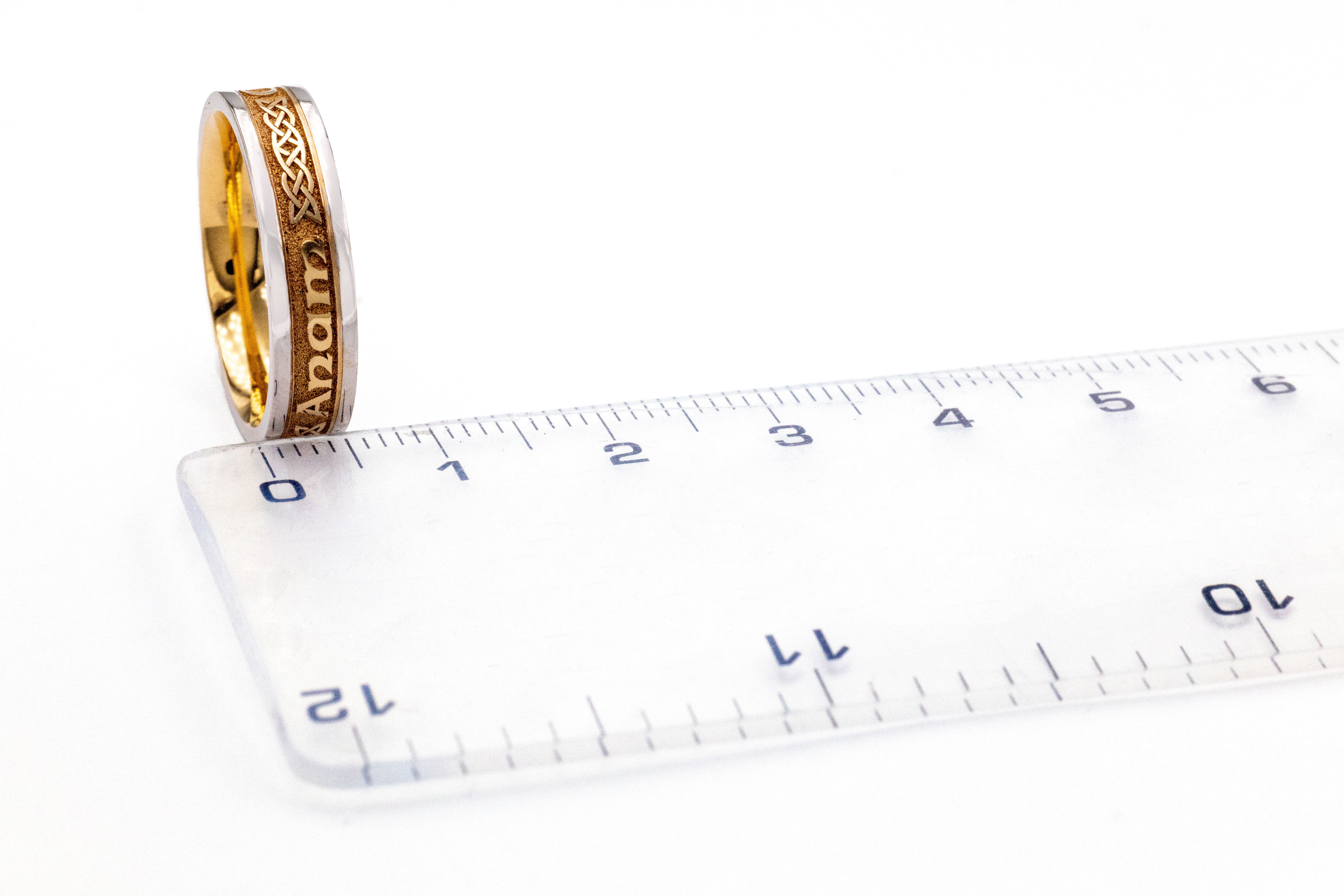 Womens Yellow Gold & White Gold Mo Anam Cara & Gaelic & Celtic Knot 5.0mm Ring. Picture For Scale.