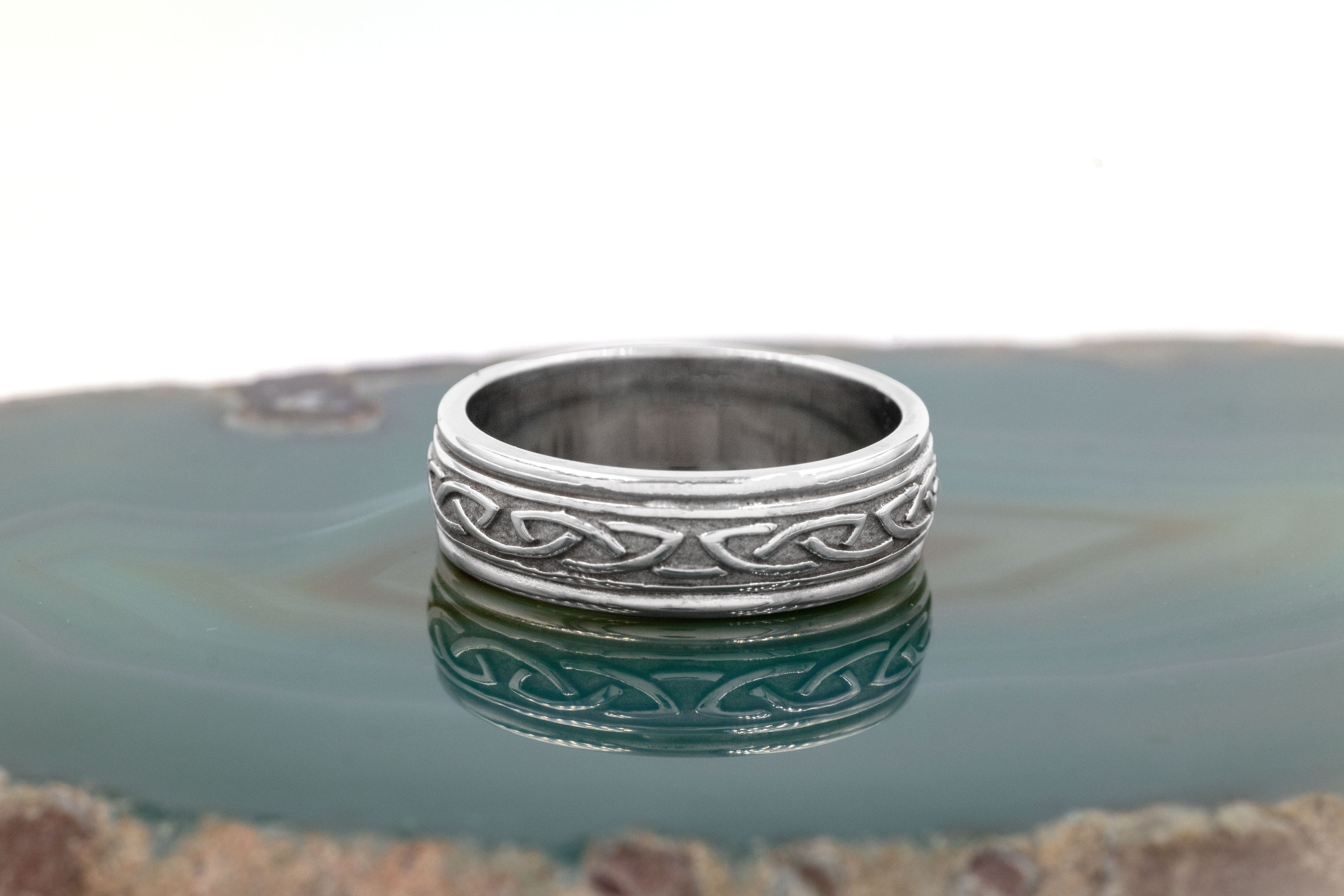 Womens Luxurious Platinum Celtic Knot 6.0mm Ring