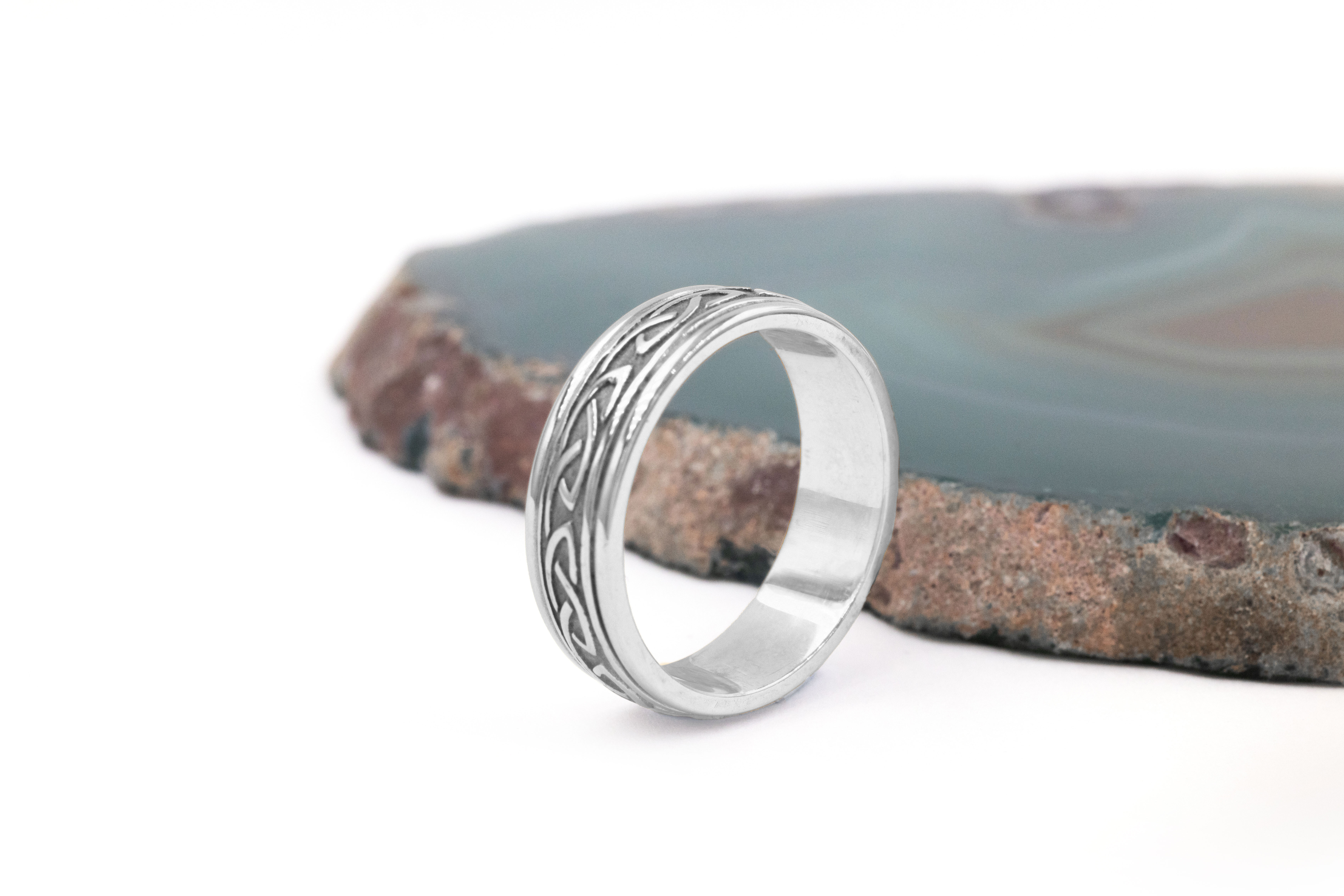 Luxurious White Gold Celtic Knot 8.0mm Ring For Women. Side View.