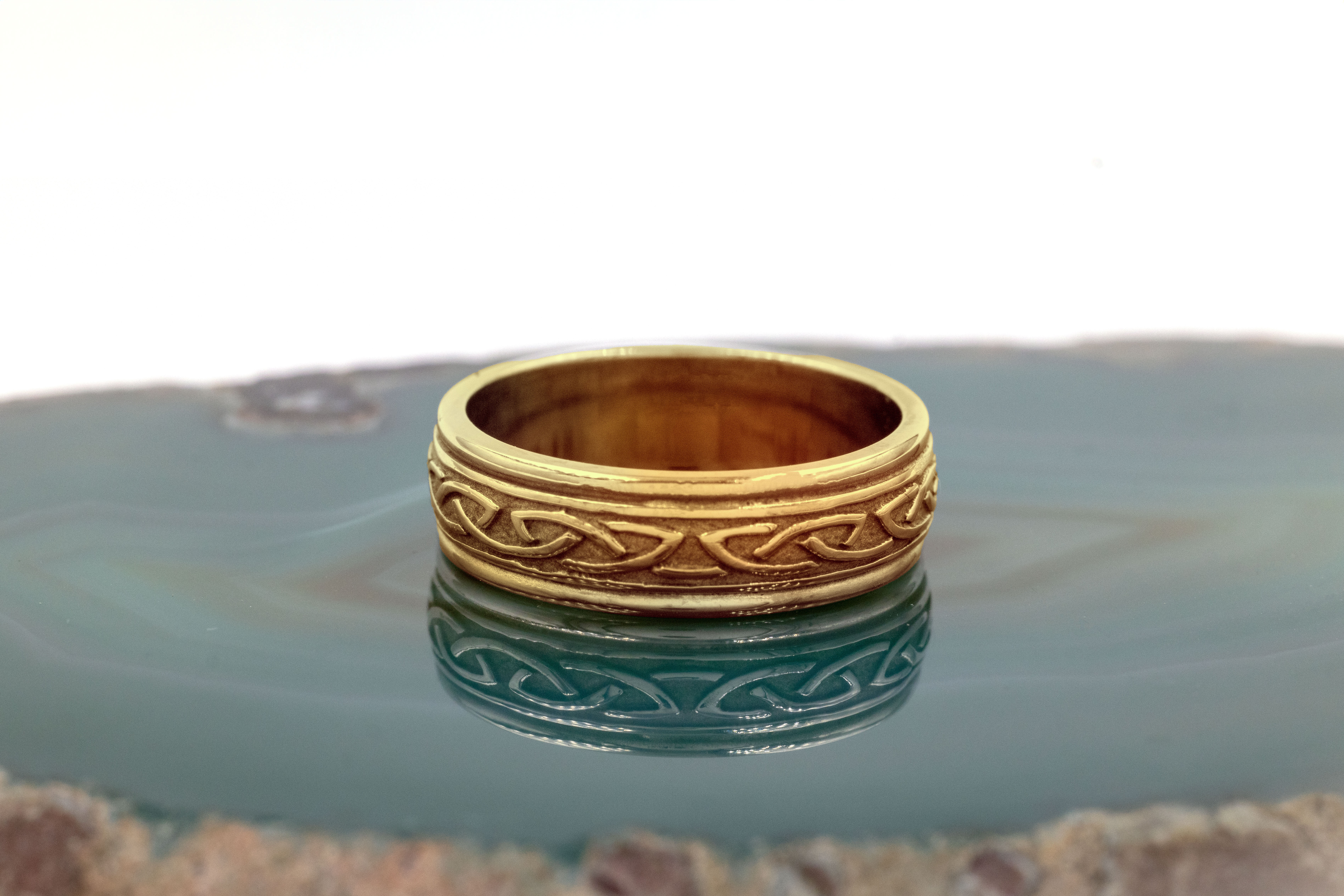 Luxurious Yellow Gold Celtic Knot 8.0mm Ring For Women